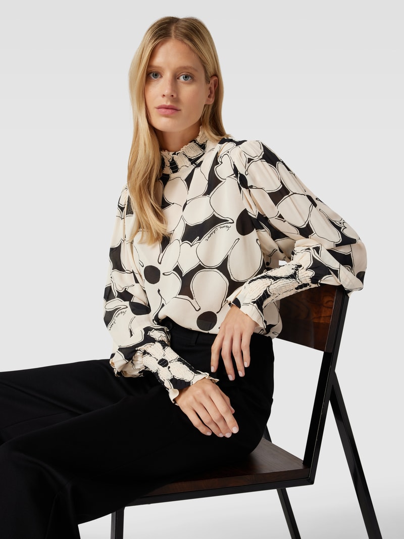 Blusenshirt aus Viskose mit Smok-Details Modell 'Xena' in offwhite