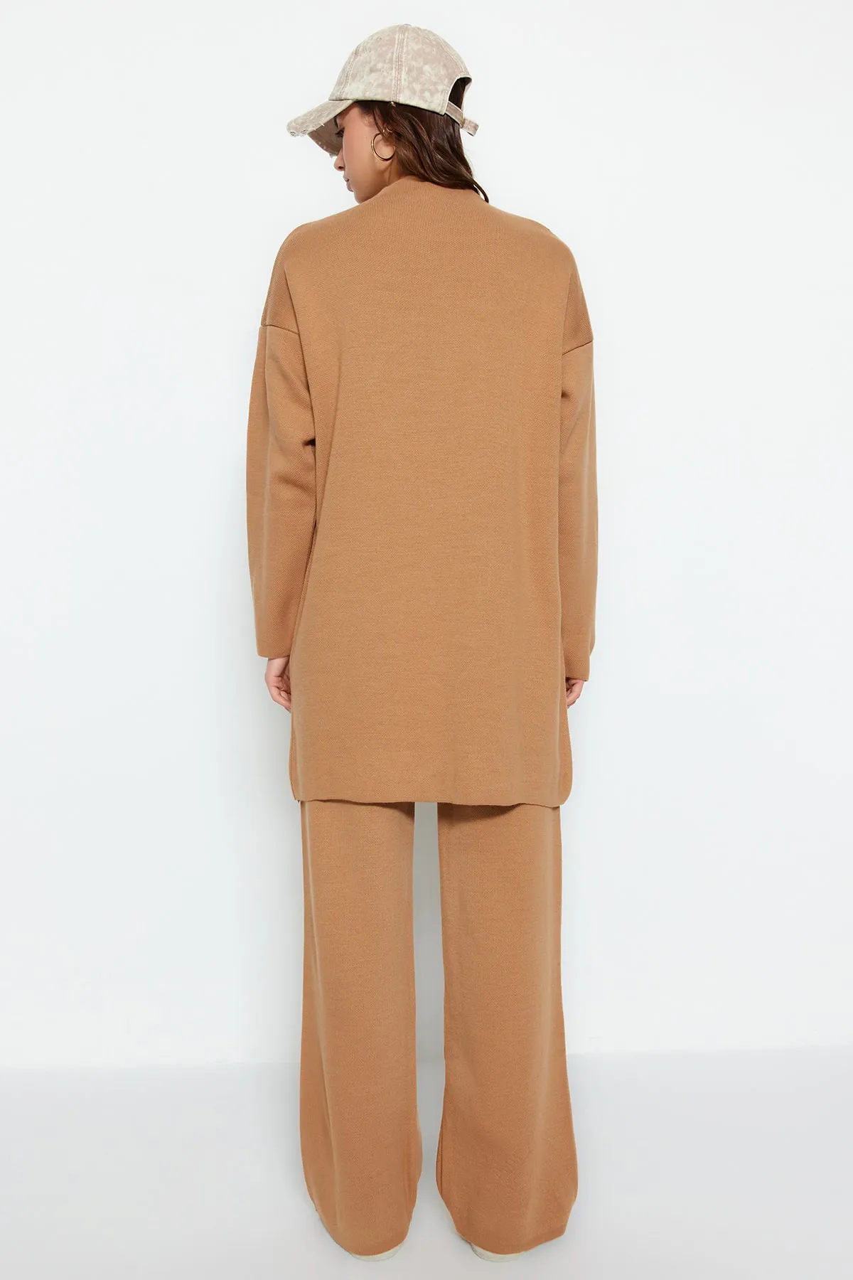 Trendyol Modest  Kamelfarbenes Strickpullover-Hosen-Oberteil-Set TCTAW24US00019