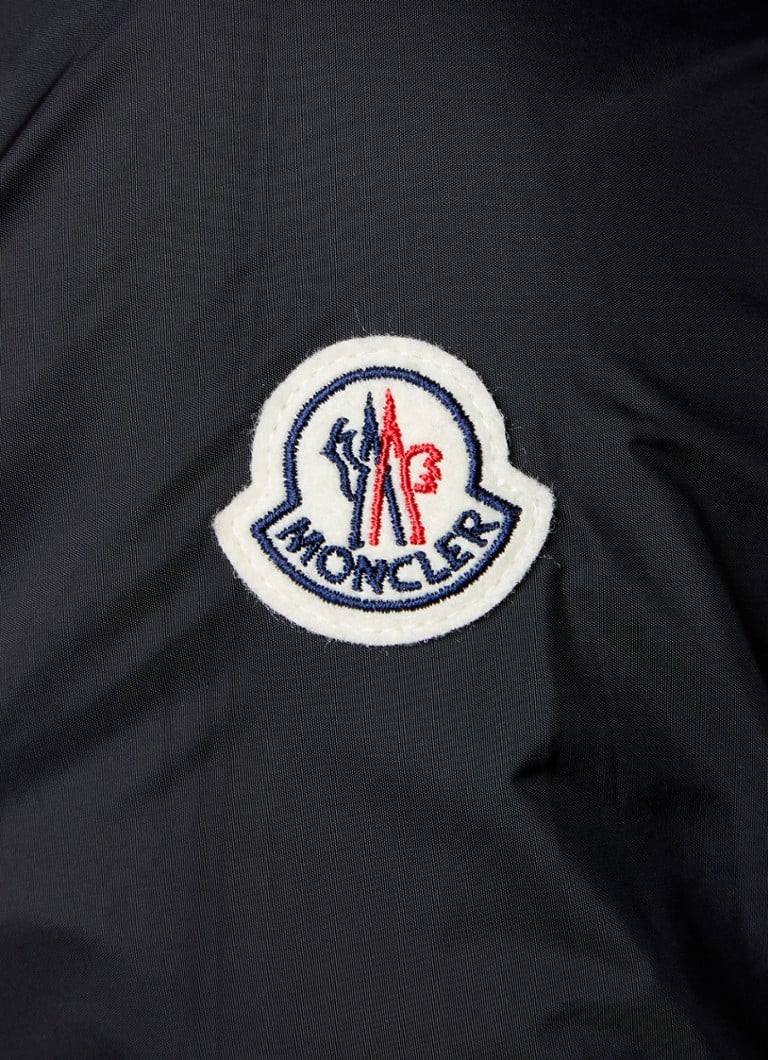 Geacă impermeabilă Moncler Reppe cu buzunare laterale.