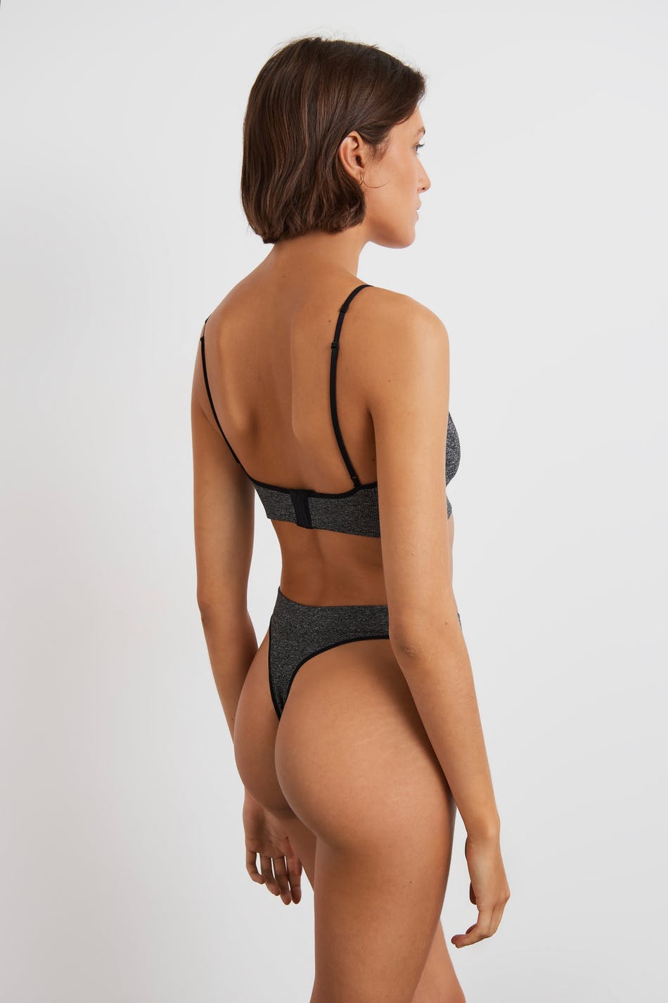 Freja seamless string