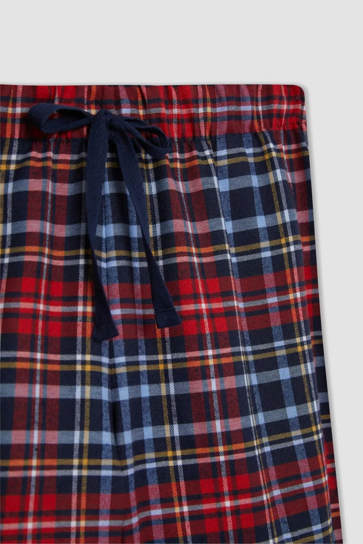 DeFacto  Fall In Love – Pyjamahose aus Flanell mit Karomuster und normaler Passform B5461ax23wn