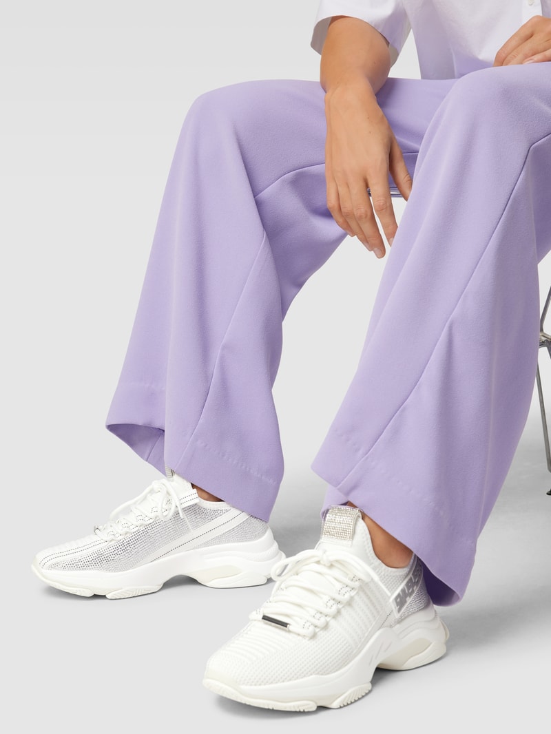 Sneaker mit Label-Detail Modell 'Maxilla' in offwhite