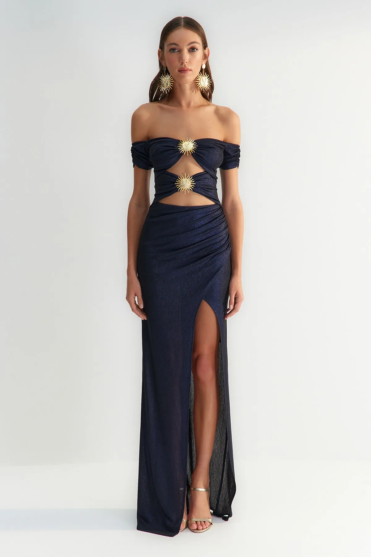 Trendyol Collection  X Zeynep Tosun Marineblaues Abend- und Abschlusskleid mit Sonnenaccessoires TCLSS23AE00002