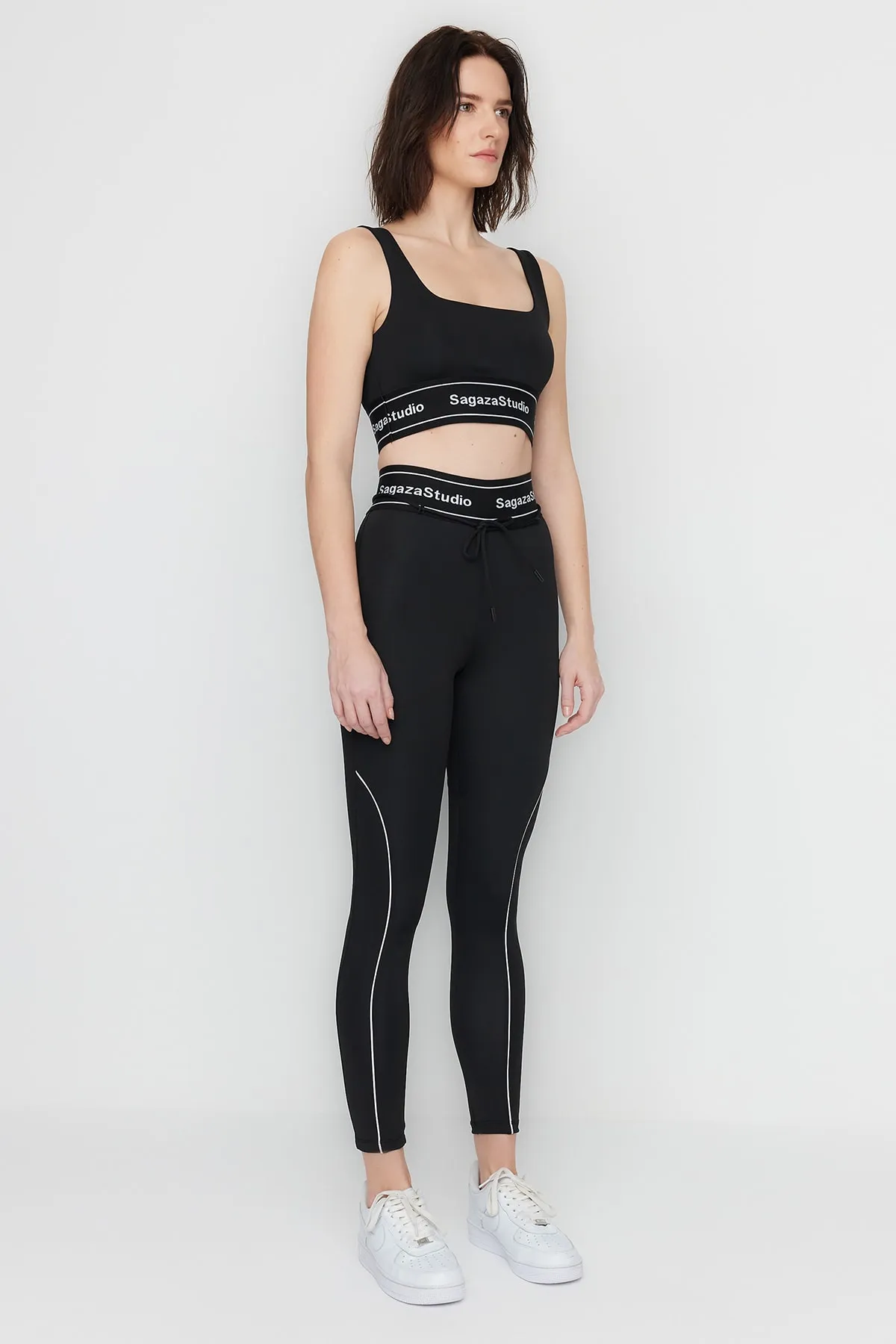 Trendyol Collection  X Sagaza Studio – Schwarze Sport-Leggings mit Kordelzug-Paspelierung und Push-Up-Nähten