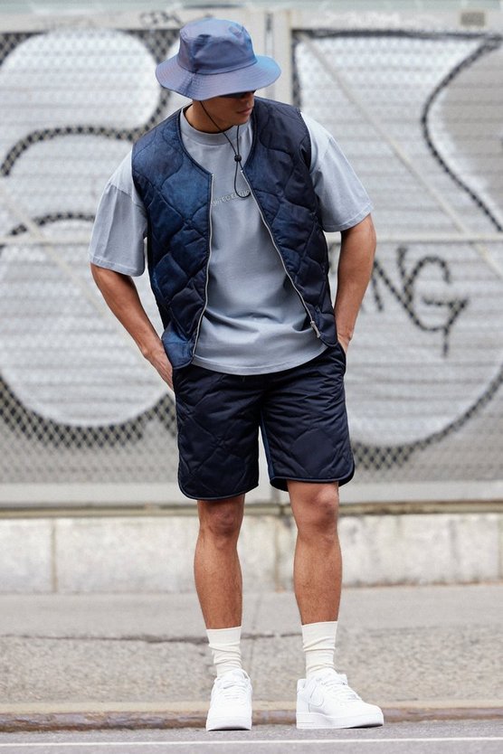 Gesteppte Weste und Shorts mit Acid-Waschung