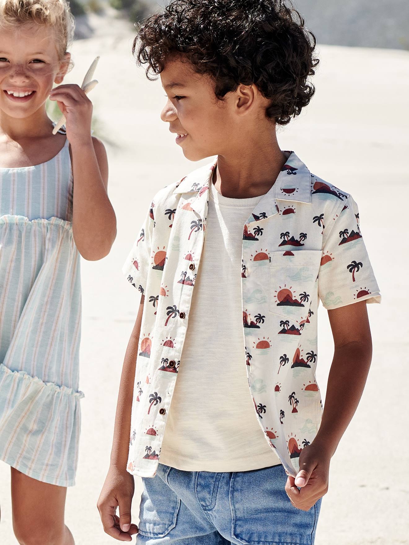 Chemise manches courtes motifs palmiers garçon avec touche de lin blanc imprimé