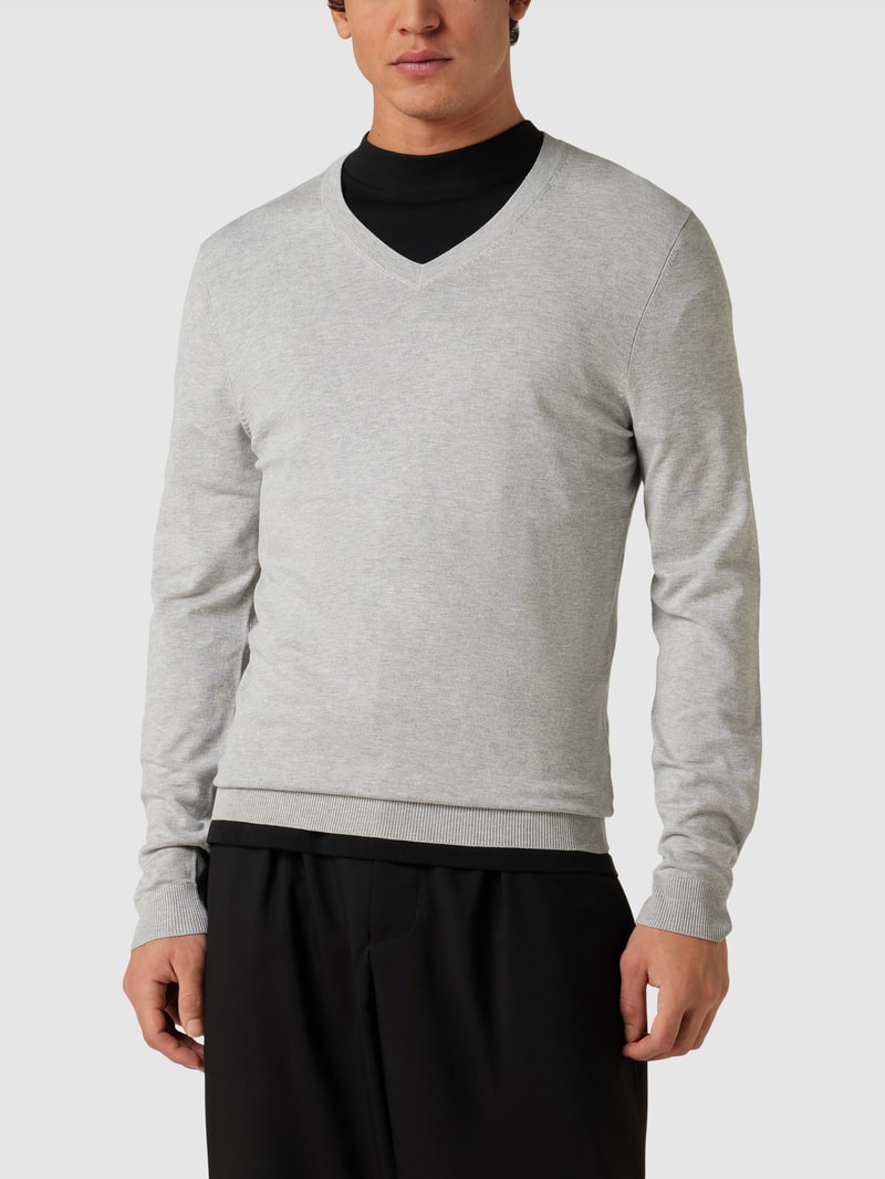 Strickpullover mit geripptem V-Ausschnitt in hellgrau meliert