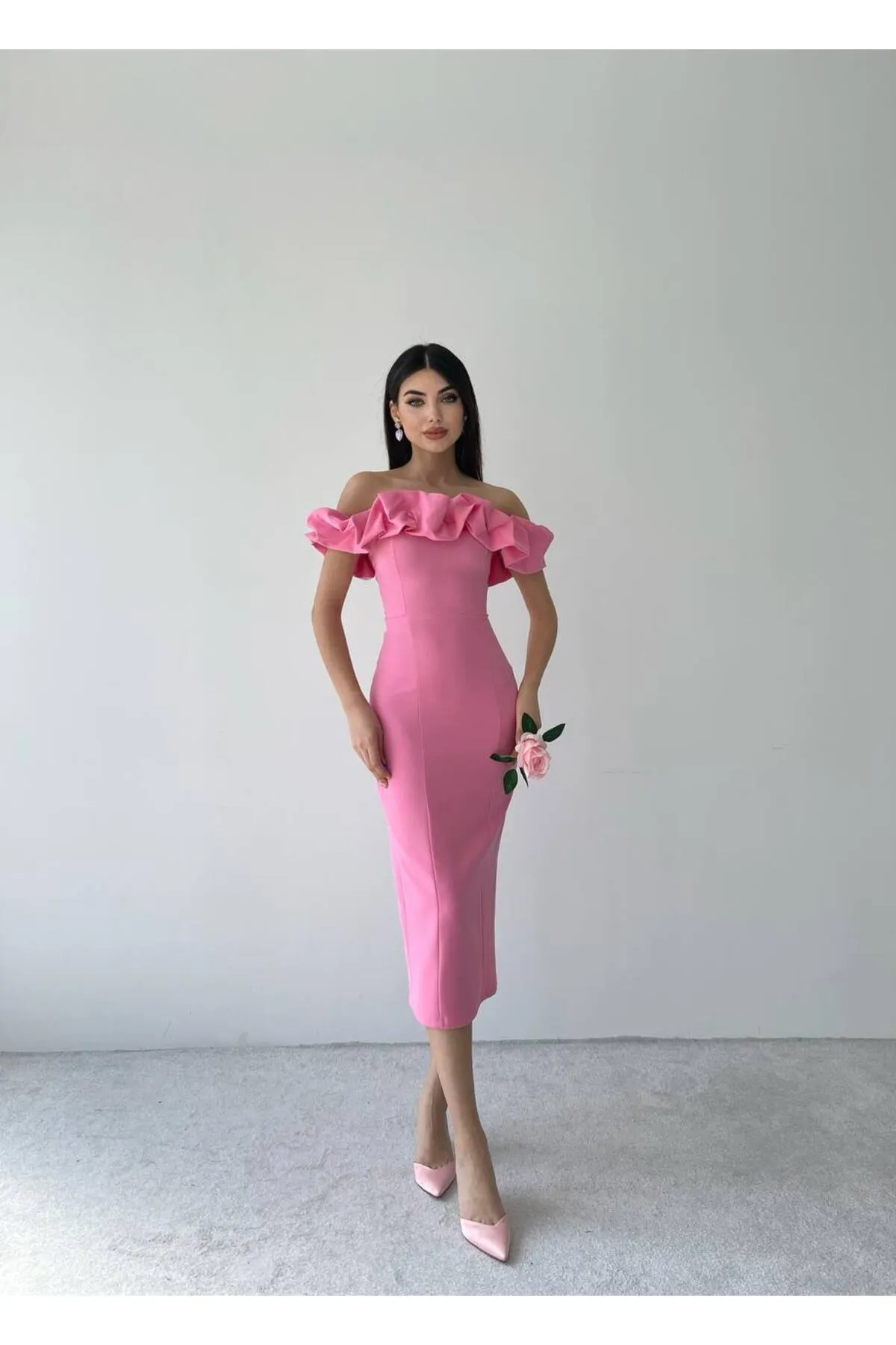 SONREİR  NIEDRIGE SCHULTERKLEID IN MIDI-LÄNGE