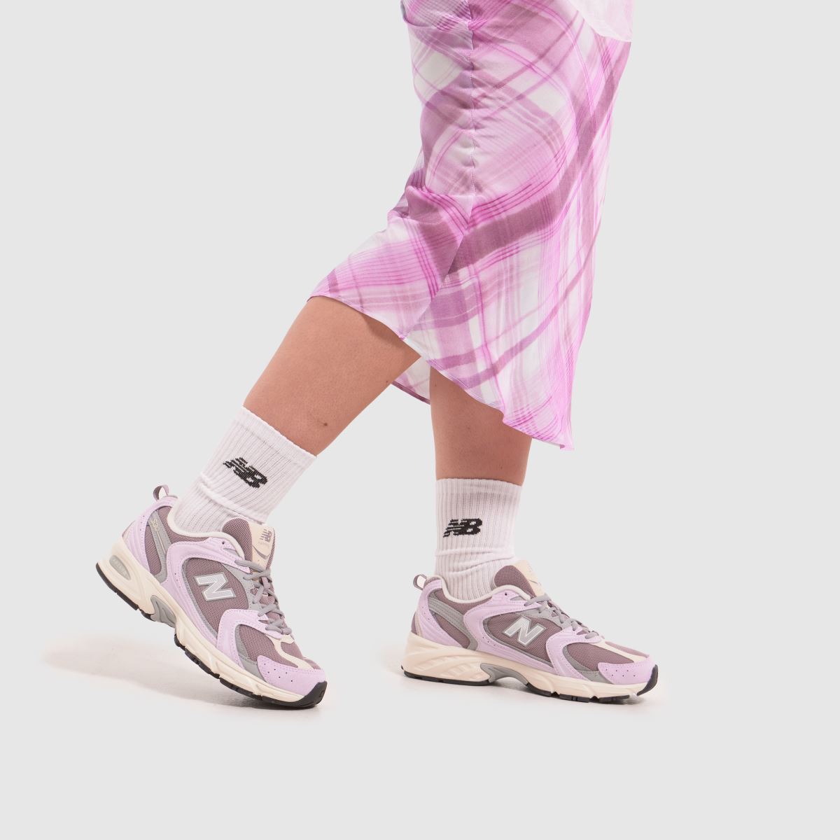 New Balance 530 cipők lila színben