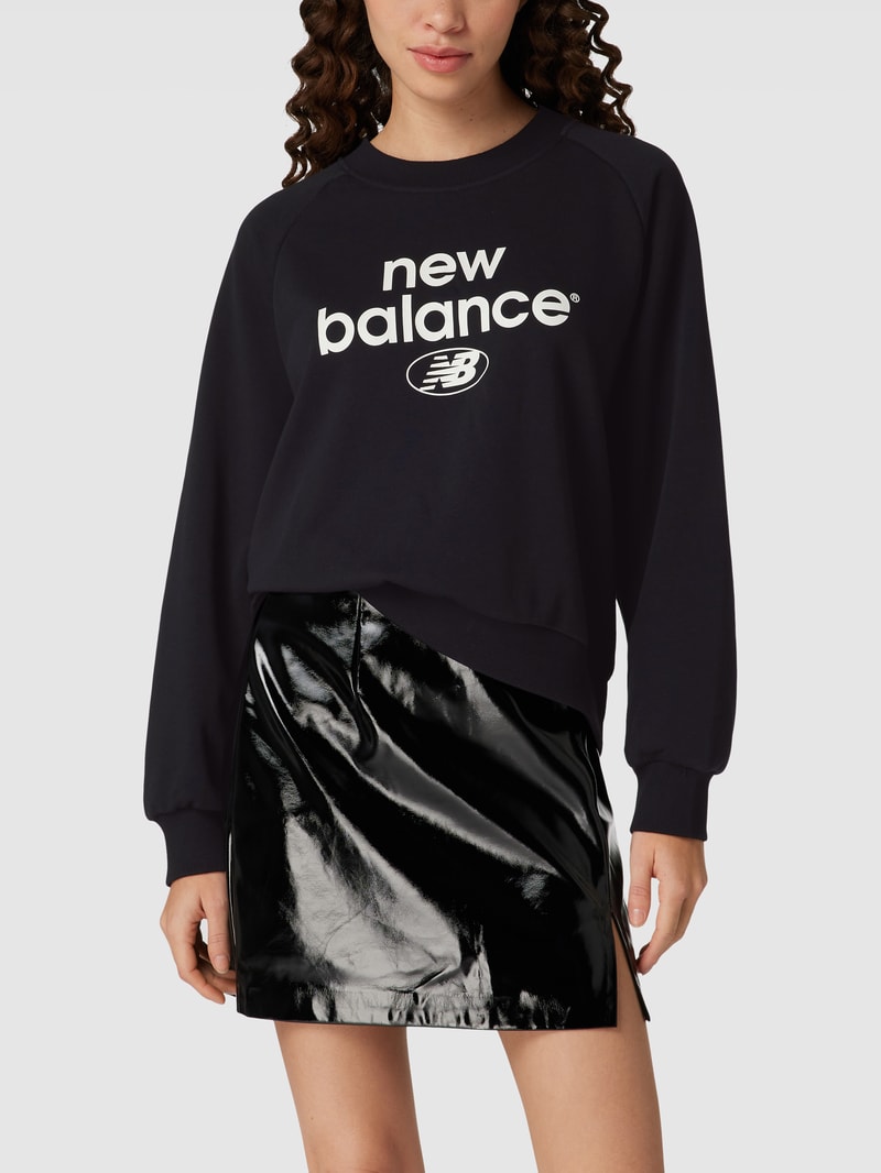 Sweatshirt mit Label-Print Modell 'Essentials Graphic' in schwarz