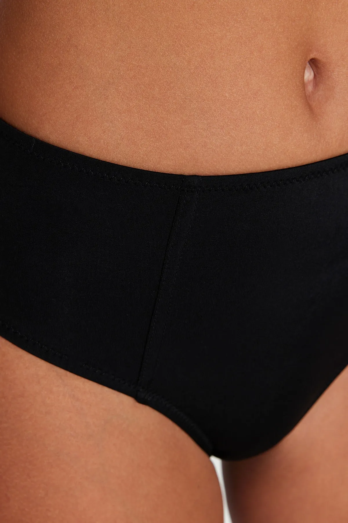 Trendyol Collection  Schwarze Hipster-Bikinihose mit hoher Taille TBESS21BA0387