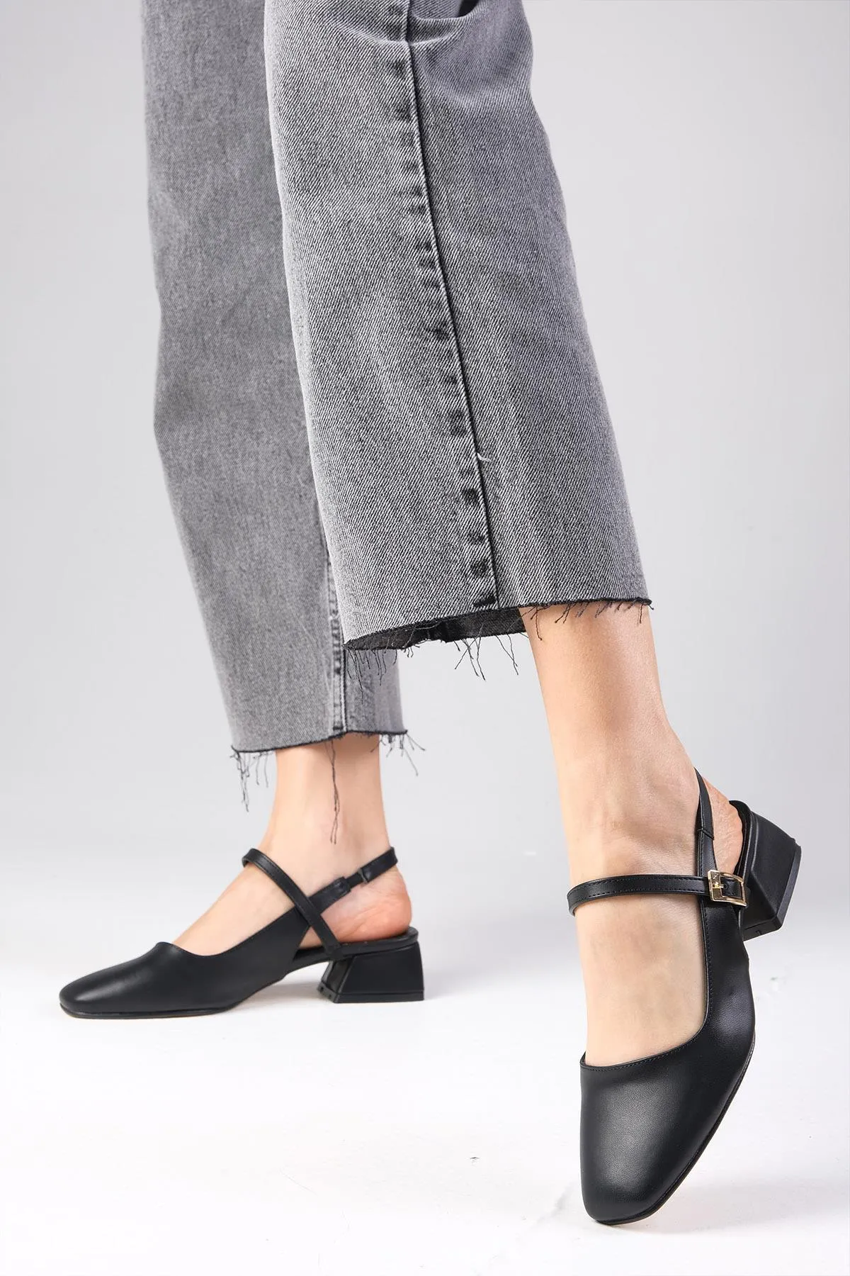 Mio Gusto  Ella Damen-Schuhe mit niedrigem Absatz und offenem Rücken in Schwarz