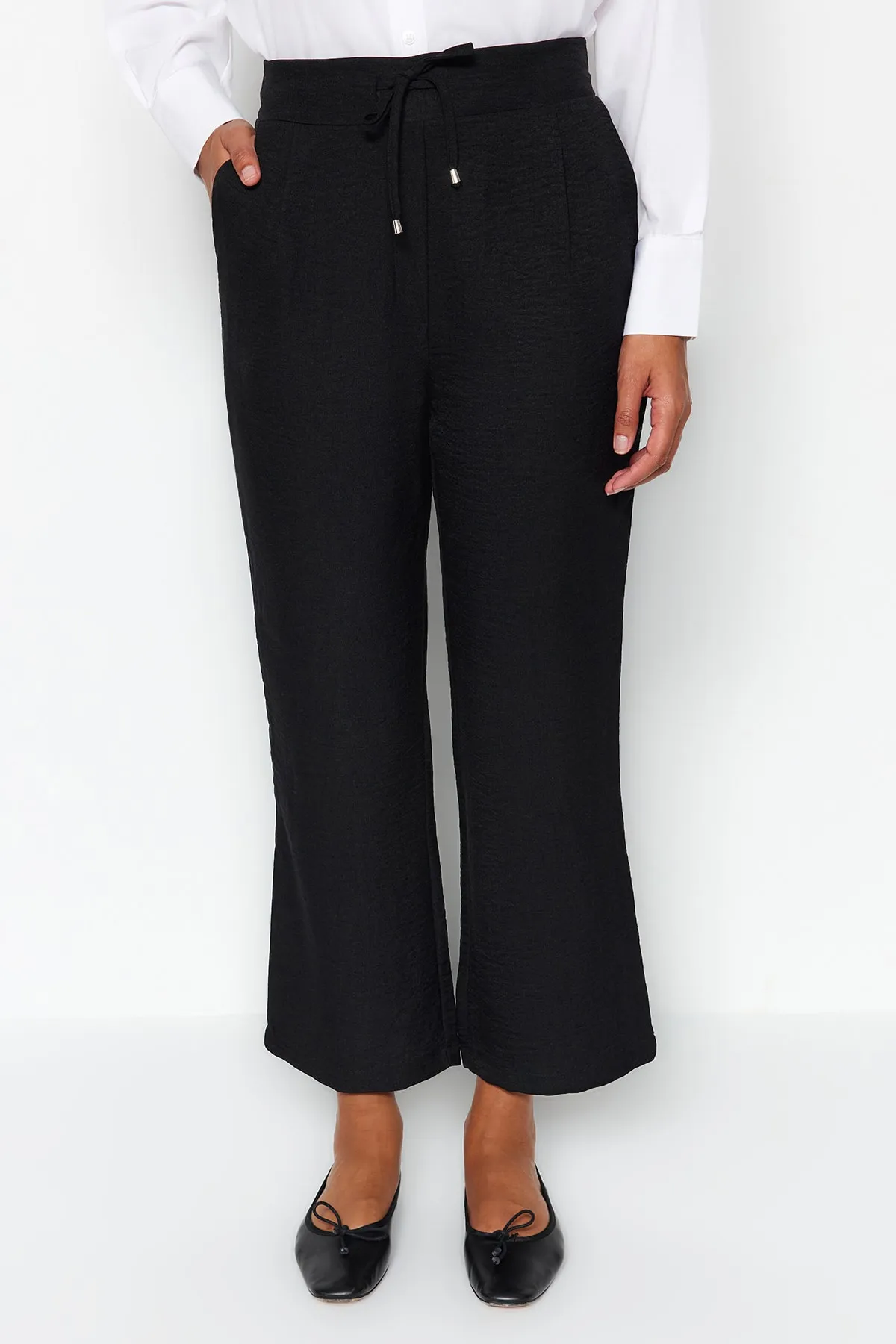 Trendyol Modest  Schwarzes, innen gebundenes Kimono-Hosen-Set in Leinenoptik TCTSS23US00061