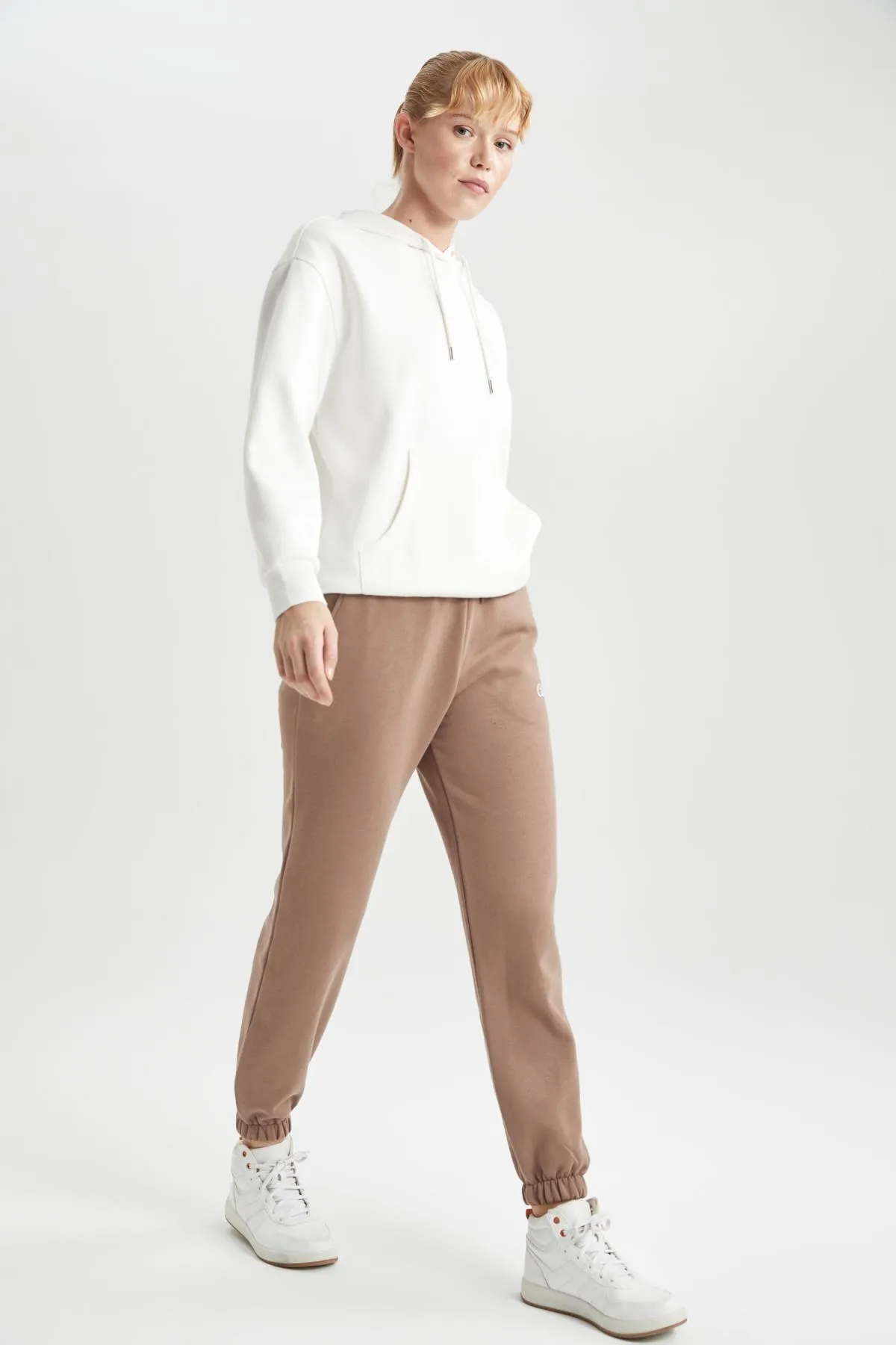 DeFacto  Passform: Lange Jogginghose mit Standard-Passform und Taschen