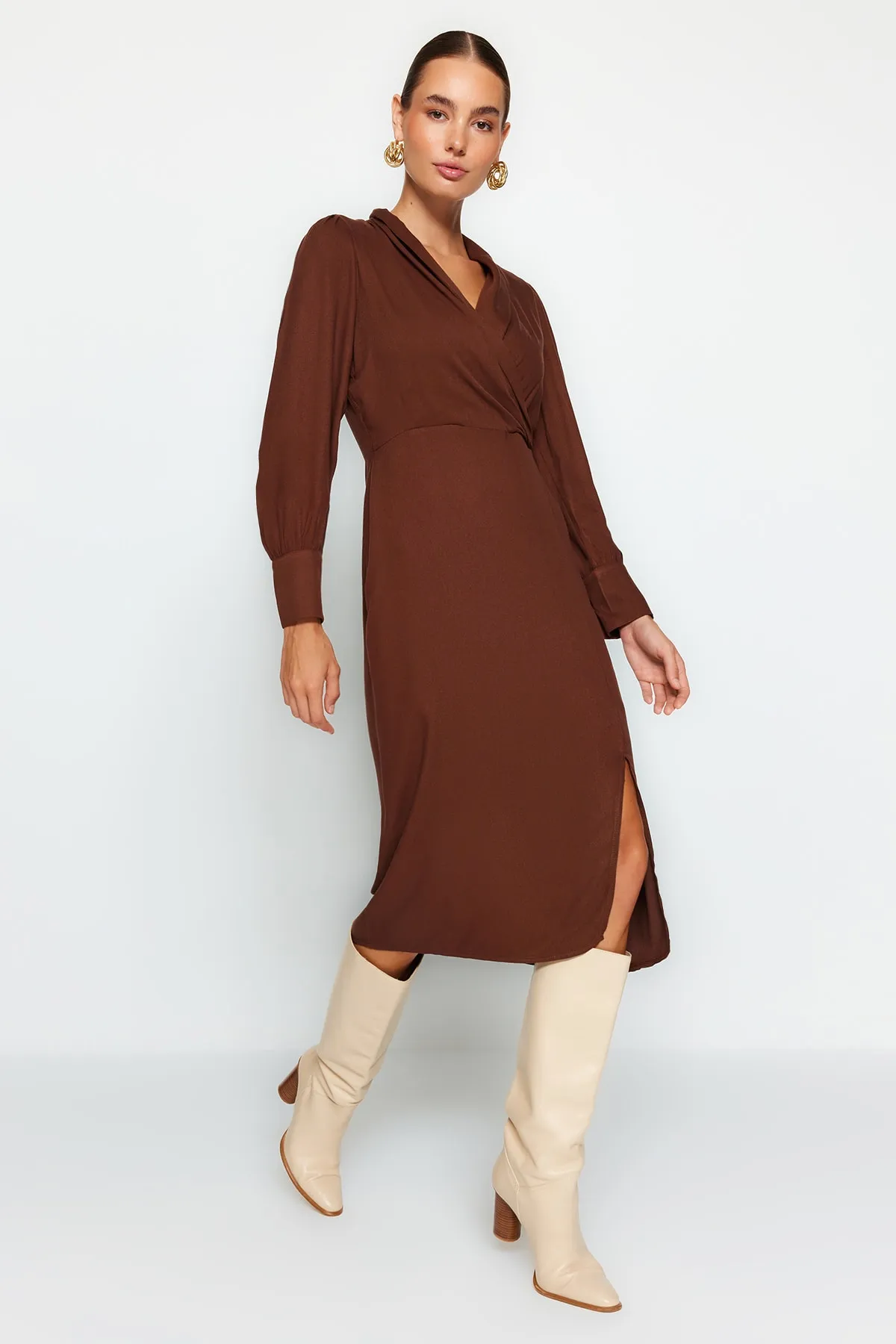 Trendyol Collection  Braunes Midi-gefüttertes Webkleid TWOAW21EL0230