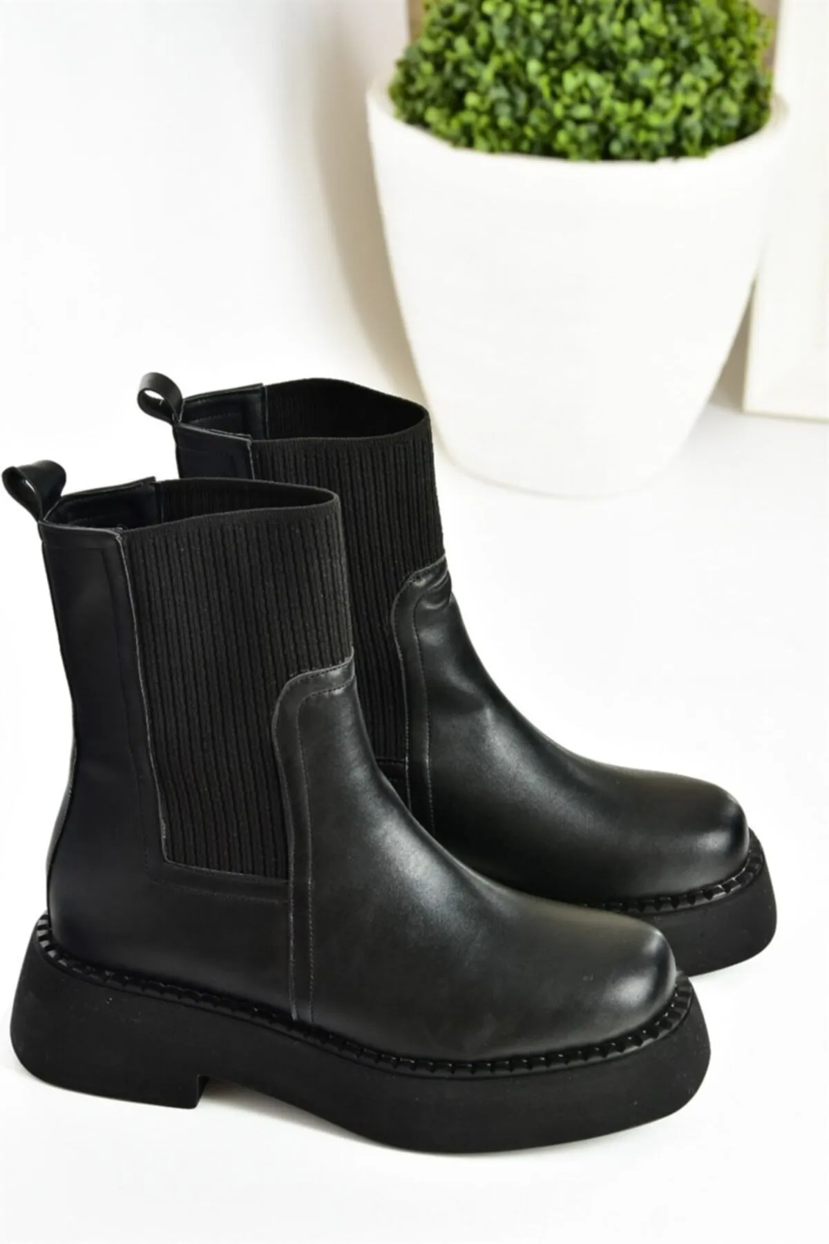 Fox Shoes  Schwarze Damen-Damenstiefel mit dicken Sohlen L610130209
