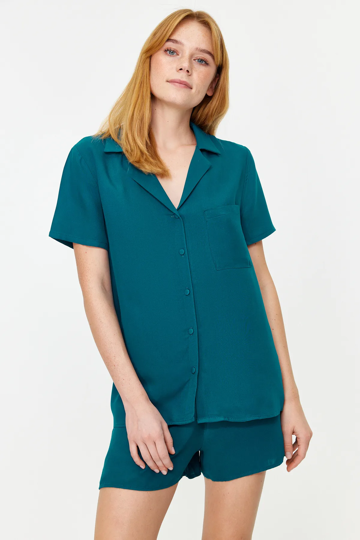 Trendyol Collection  Petrolfarbenes, gewebtes Pyjama-Set mit Hemd und Shorts aus Viskose THMSS19PT0004