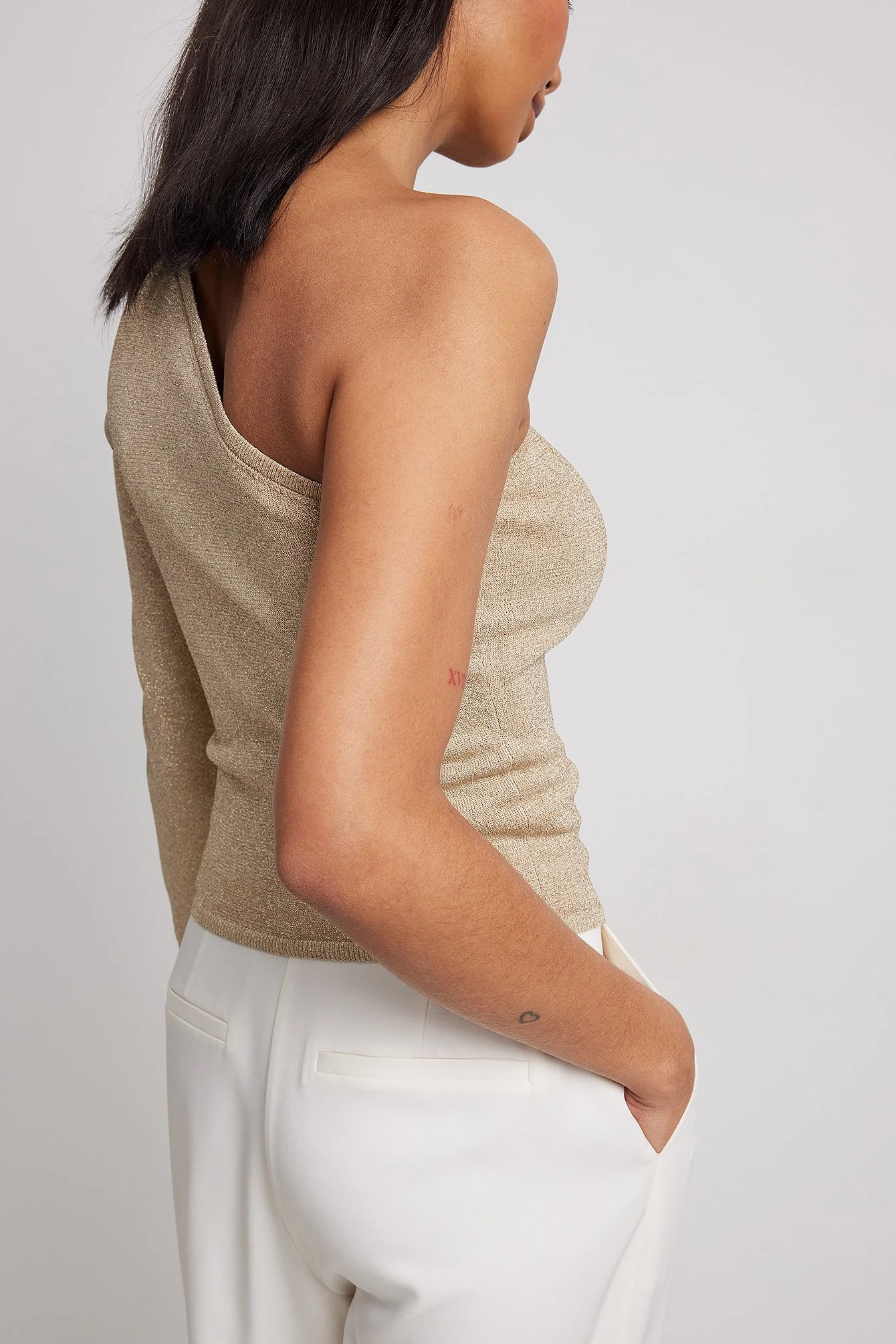 One-Shoulder-Top aus Glitzerstrick