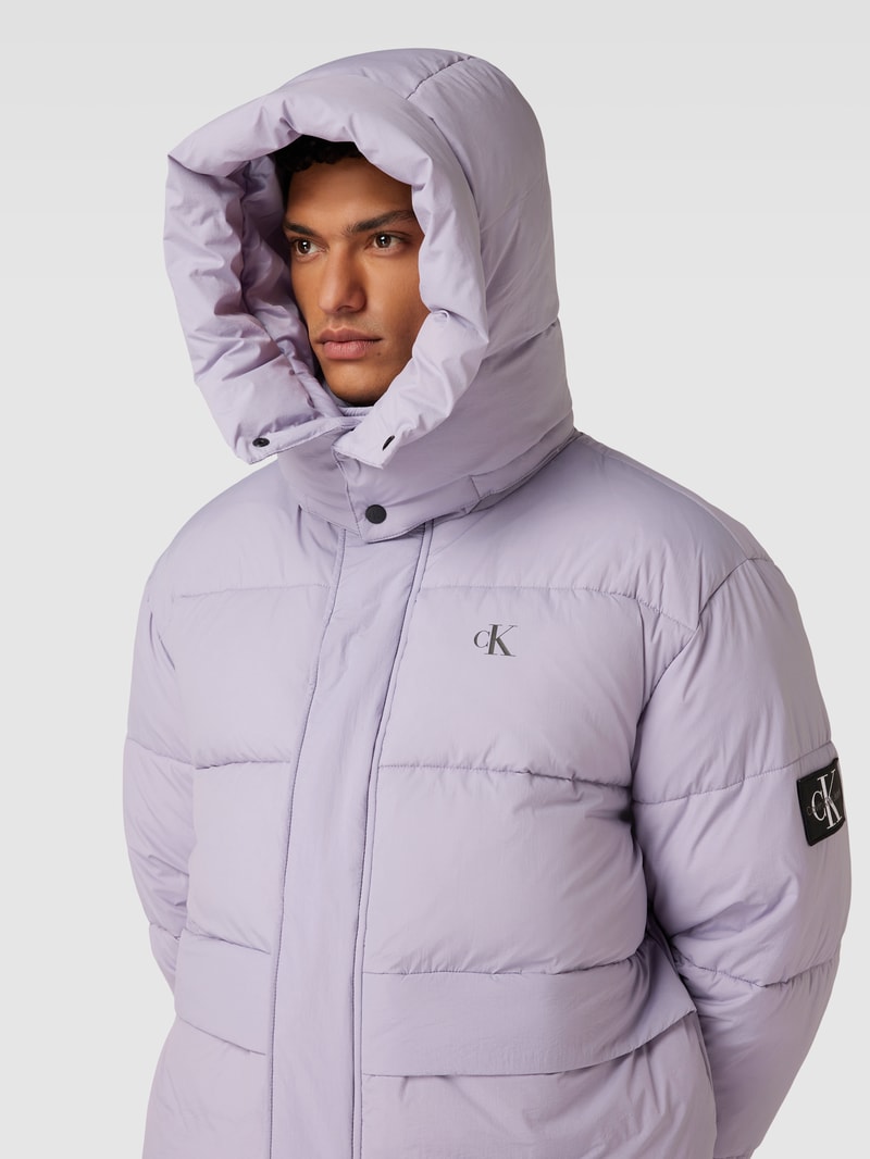 Relaxed Fit Steppjacke mit Label-Print in lavendel