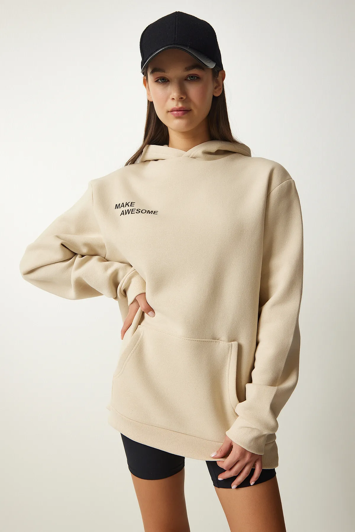 Happiness İstanbul  Beigefarbenes Damen-Sweatshirt mit Schalkragen und Kapuze OW00009