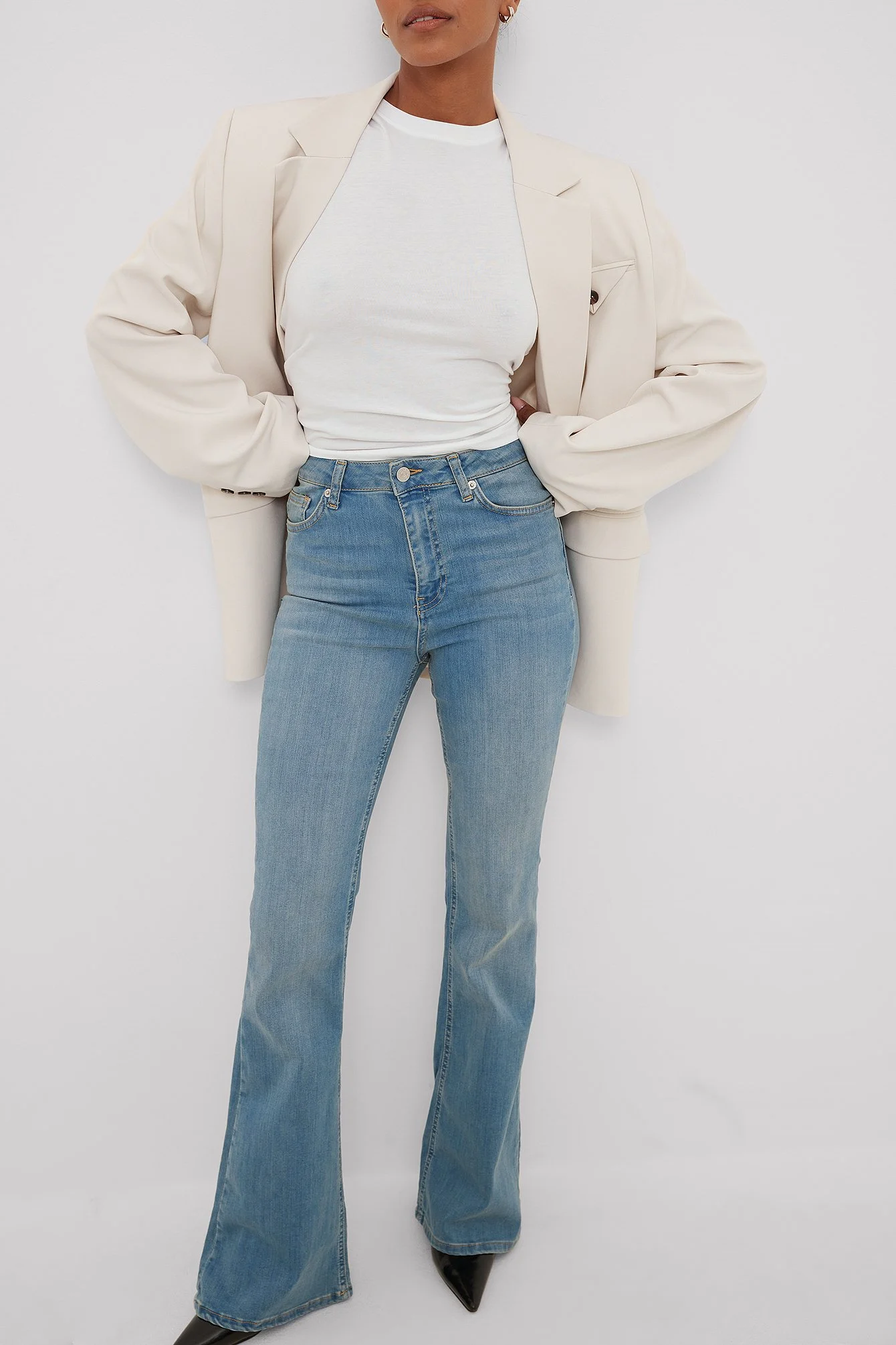 Ausgestellte Stretchjeans mit hoher Taille