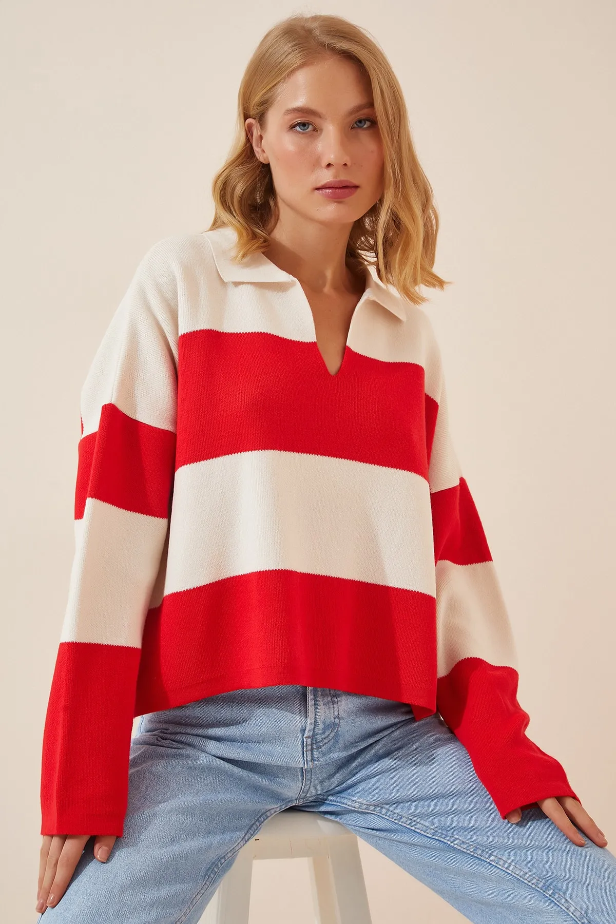 Happiness İstanbul  Rot-weißer Oversize-Strickpullover mit Polokragen für Damen US00685