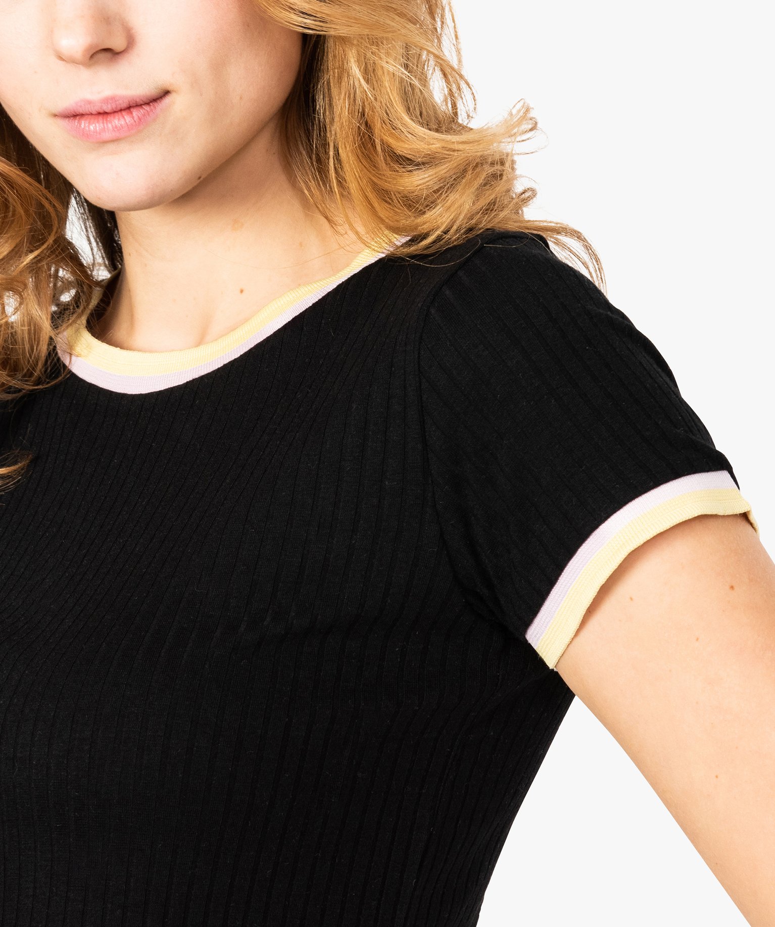 Tee-shirt femme courte à ctes et finitions bicolores noir | GEMO