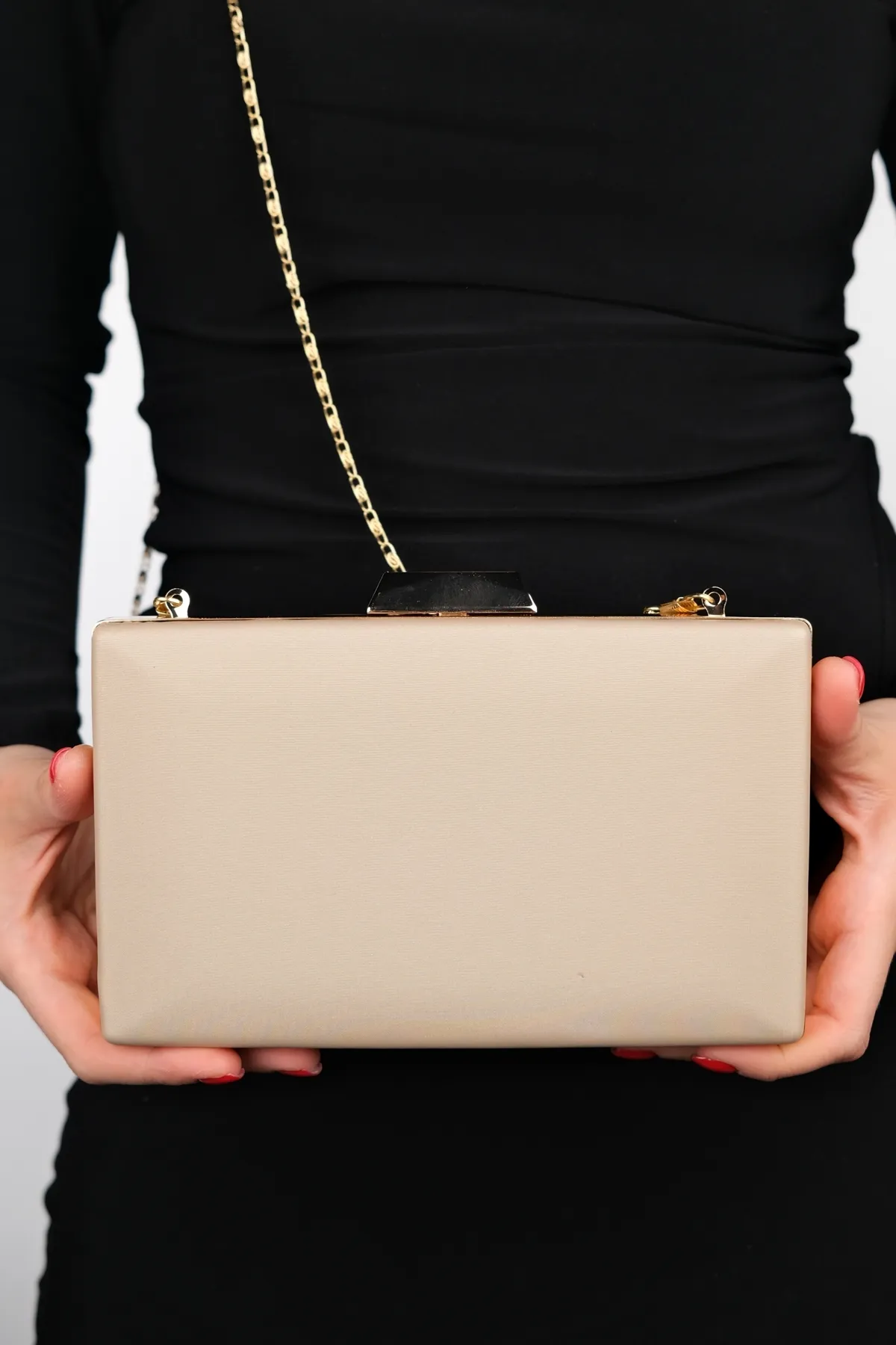 LuviShoes  DALLAS Damen-Abendkleidtasche aus dunkelbeigem Satin
