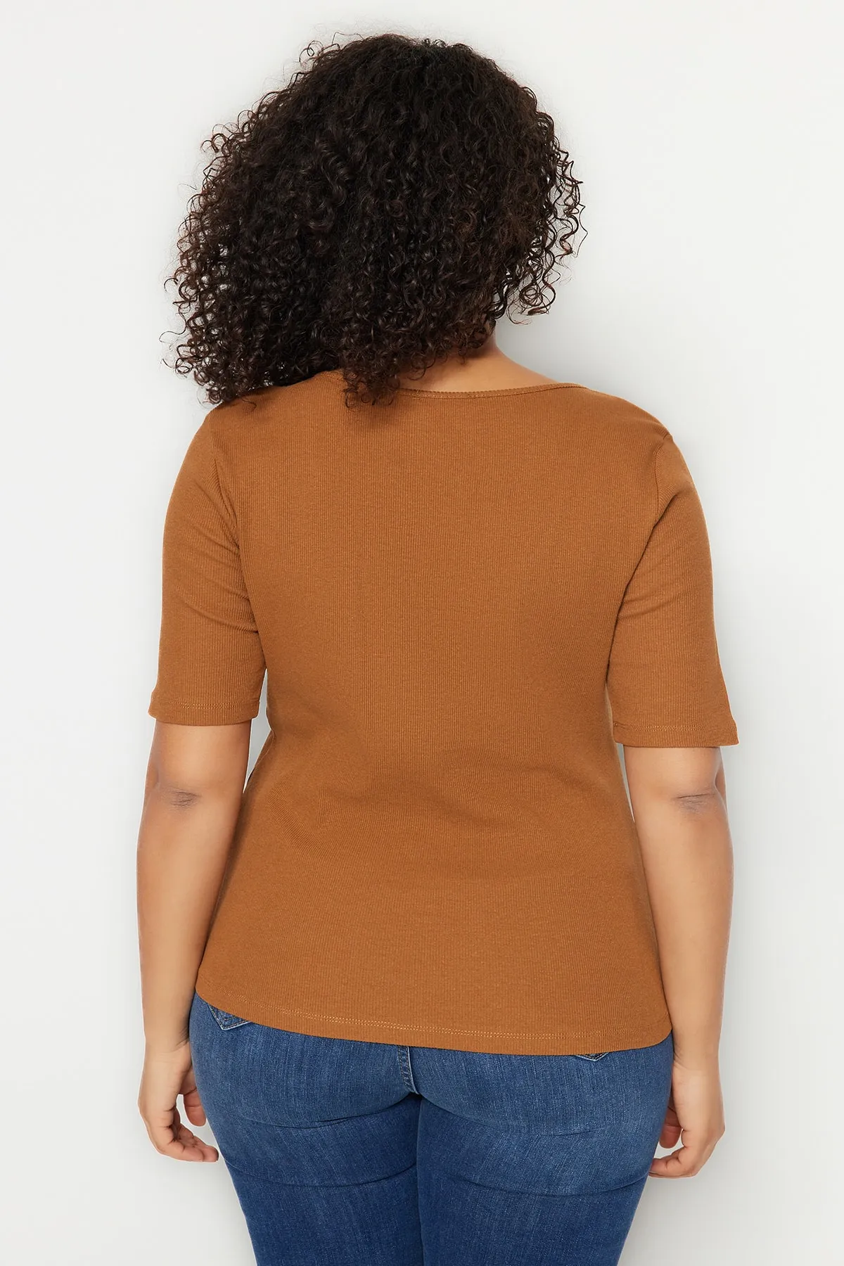 Trendyol Curve  Gefliestes Strick-T-Shirt mit quadratischem Kragen TBBSS22BF0027
