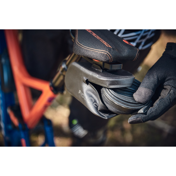 PUSH SADDLE BAG 600 + SADDLE BASE - Satteltasche
