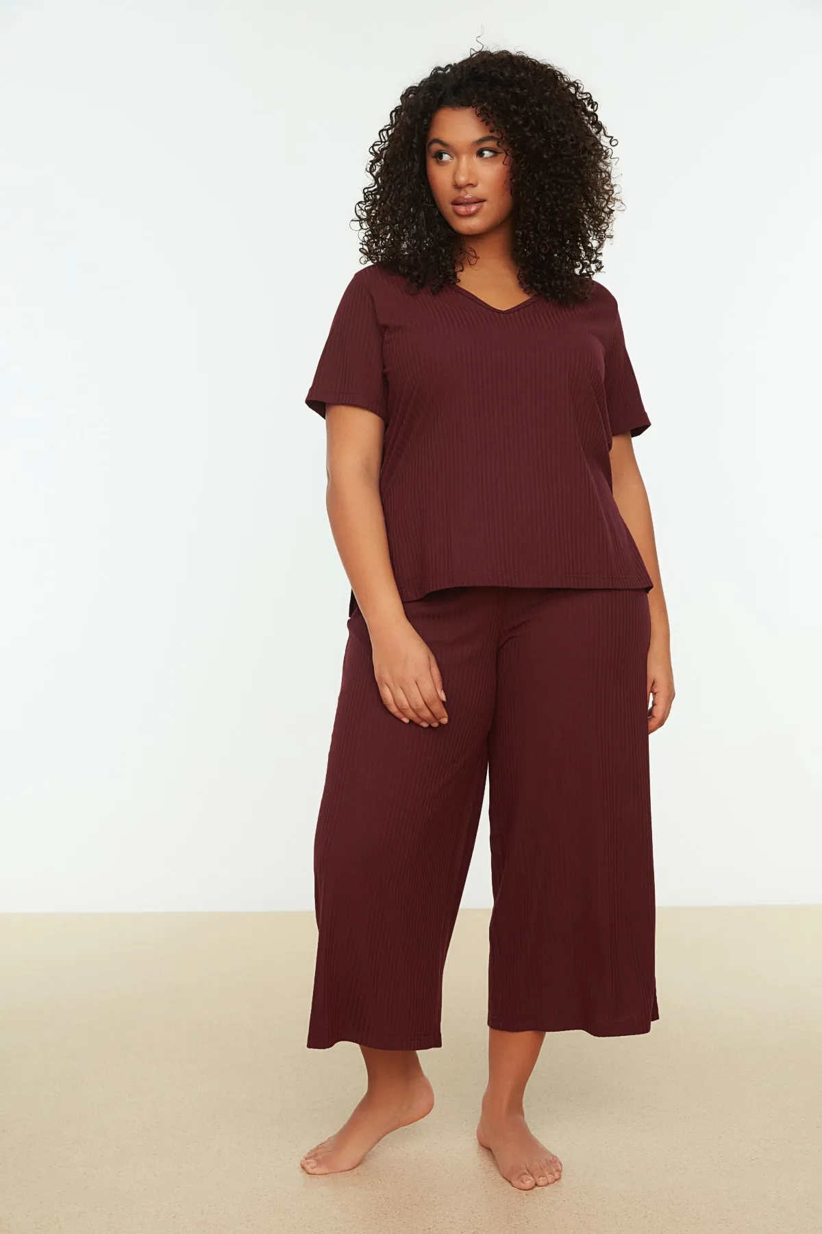 Trendyol Curve  Weinrotes Pyjama-Set aus Strick