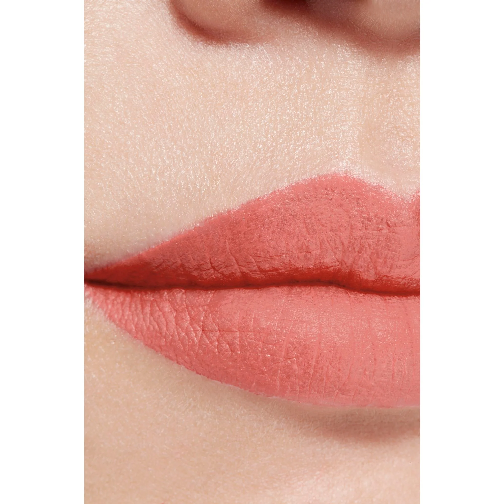 ROUGE ALLURE LIQUID VELVET - ΤΟ ΥΠΕΡ-ΜΑΚΡΥΑΣ ΔΙΑΡΚΕΙΑΣ, ΕΝΤΟΝΟ ΜΑΤ ΡΕΥΣΤΟ ΚΡΑΓΙΟΝ