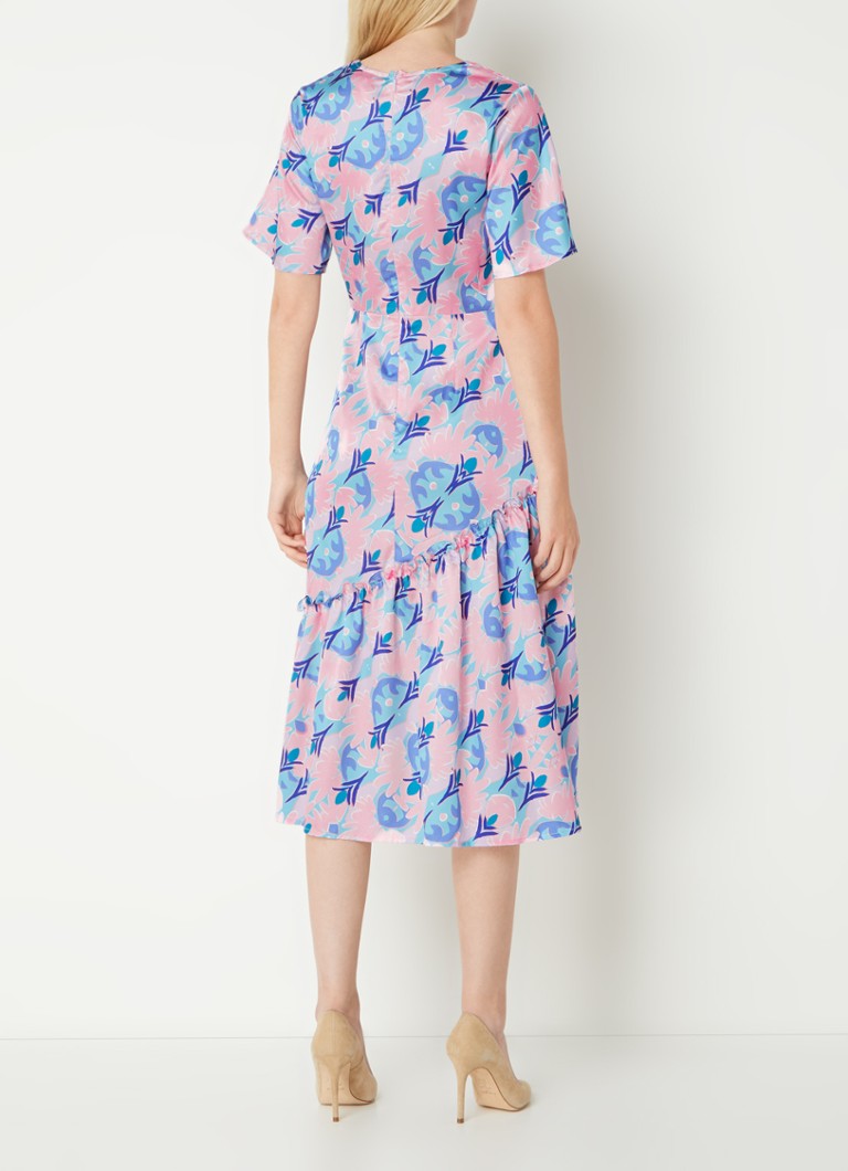 Vestido midi estampado con volantes de Chi Chi London