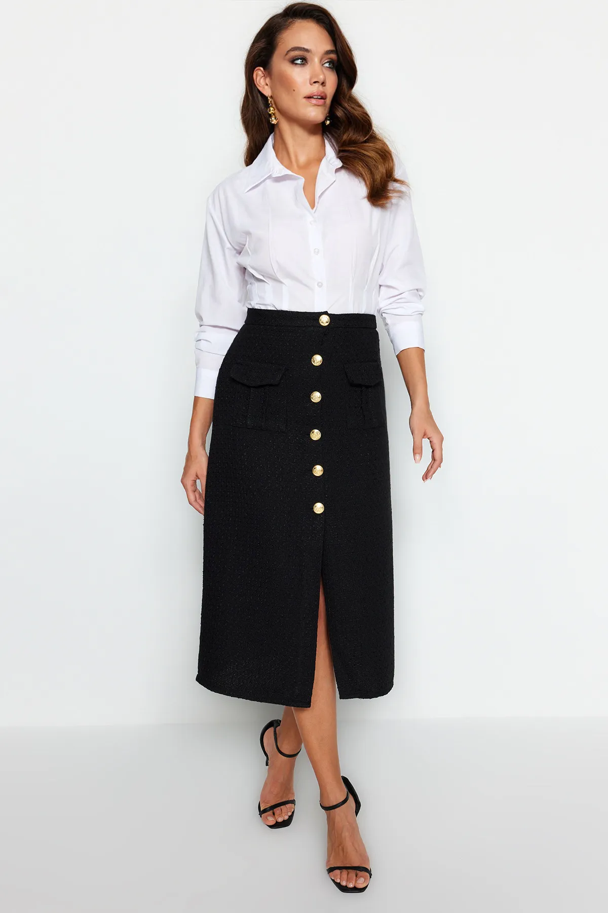 Trendyol Collection  Schwarzer Midi-Webrock aus Tweed mit Knöpfen und Details TWOAW24ET00223