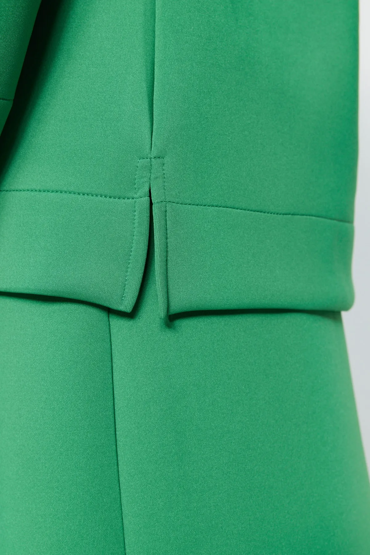 Trendyol Modest  Grünes Scuba-Tunika-Rock-Strickset mit Schnürdetail auf der Vorderseite TCTSS23US00013