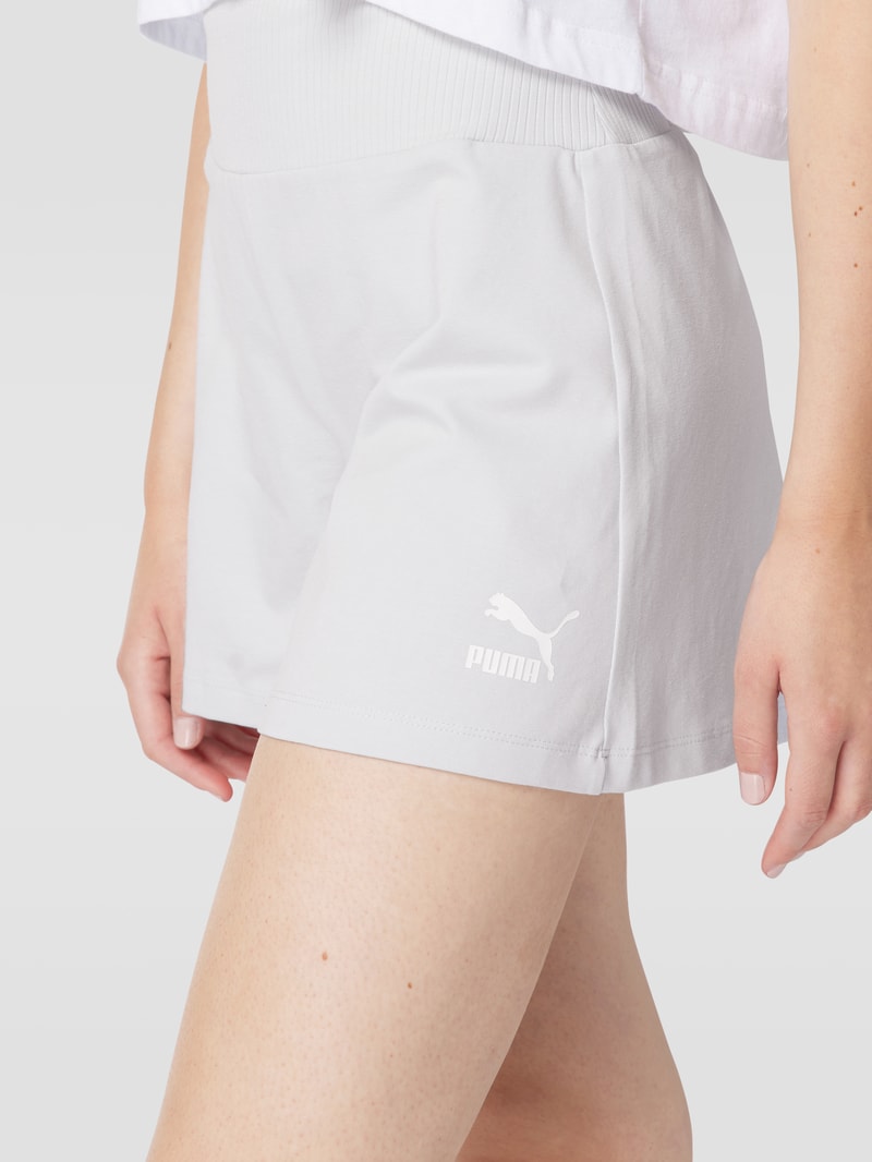 Shorts mit Label-Print in hellblau