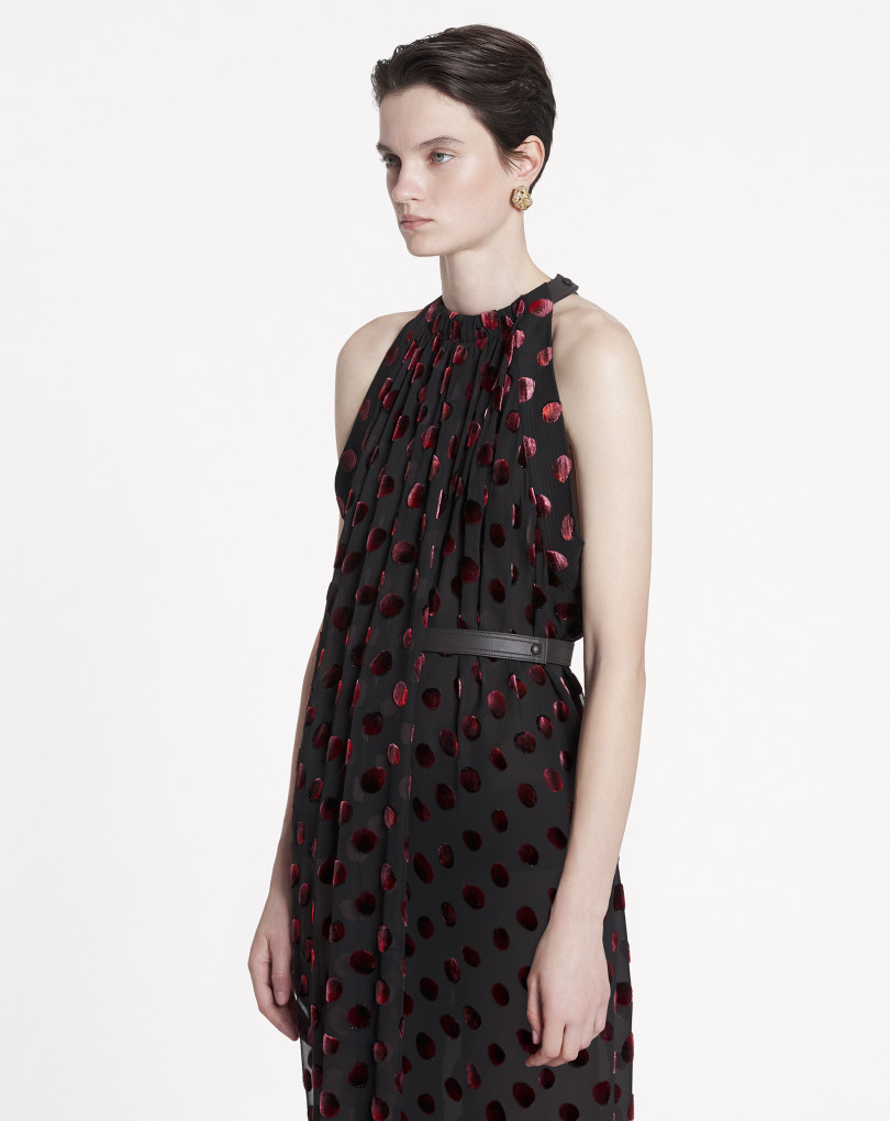 ROBE FLUIDE ASYMÉTRIQUE CEINTURÉE