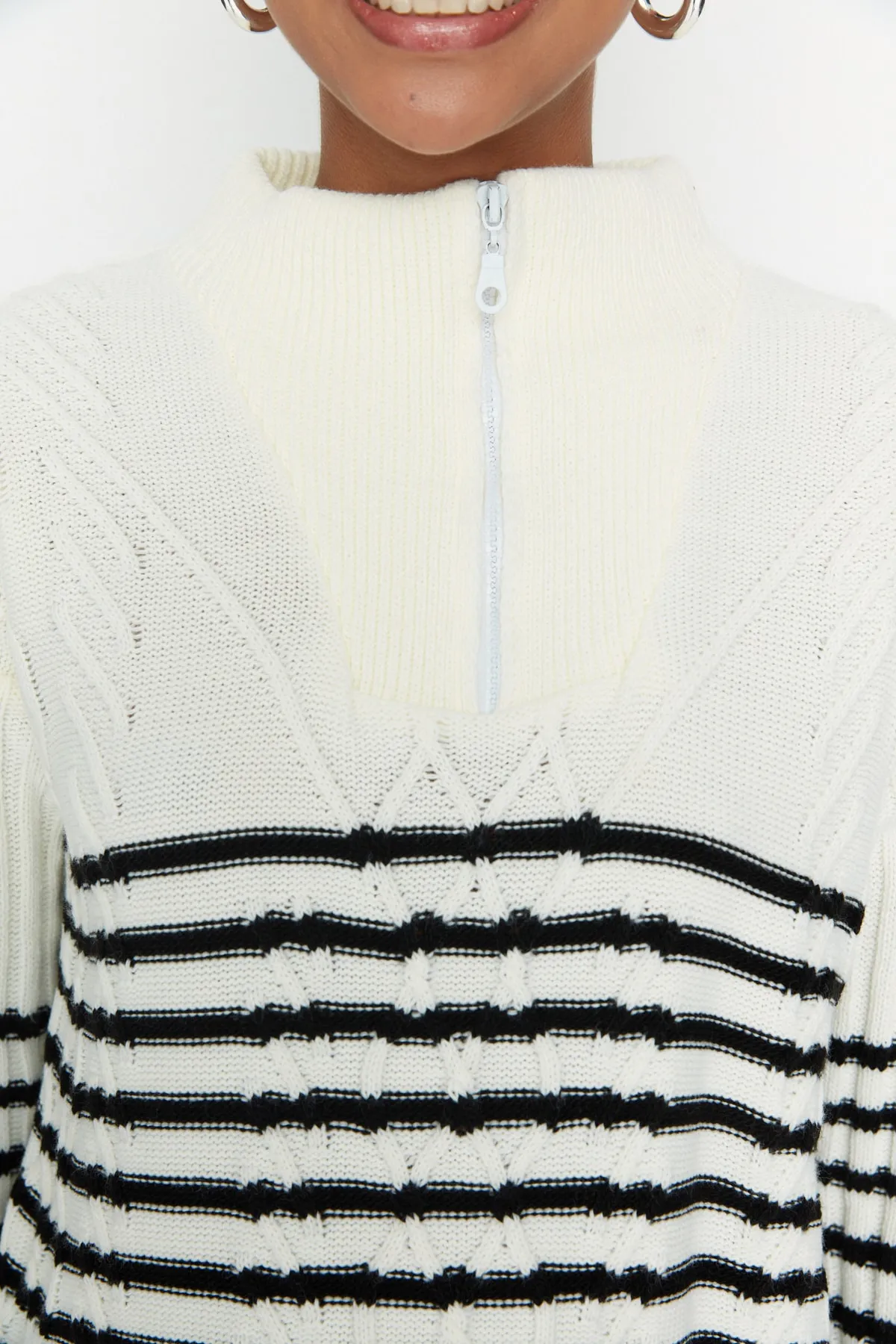 Trendyol Collection  Ecrufarbener Strickpullover mit weiter Passform TWOAW22KZ0020
