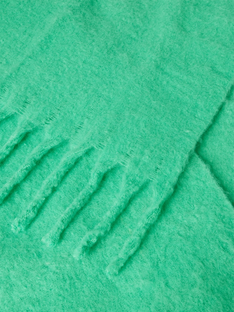 Strickschal mit Fransen in hellgrün