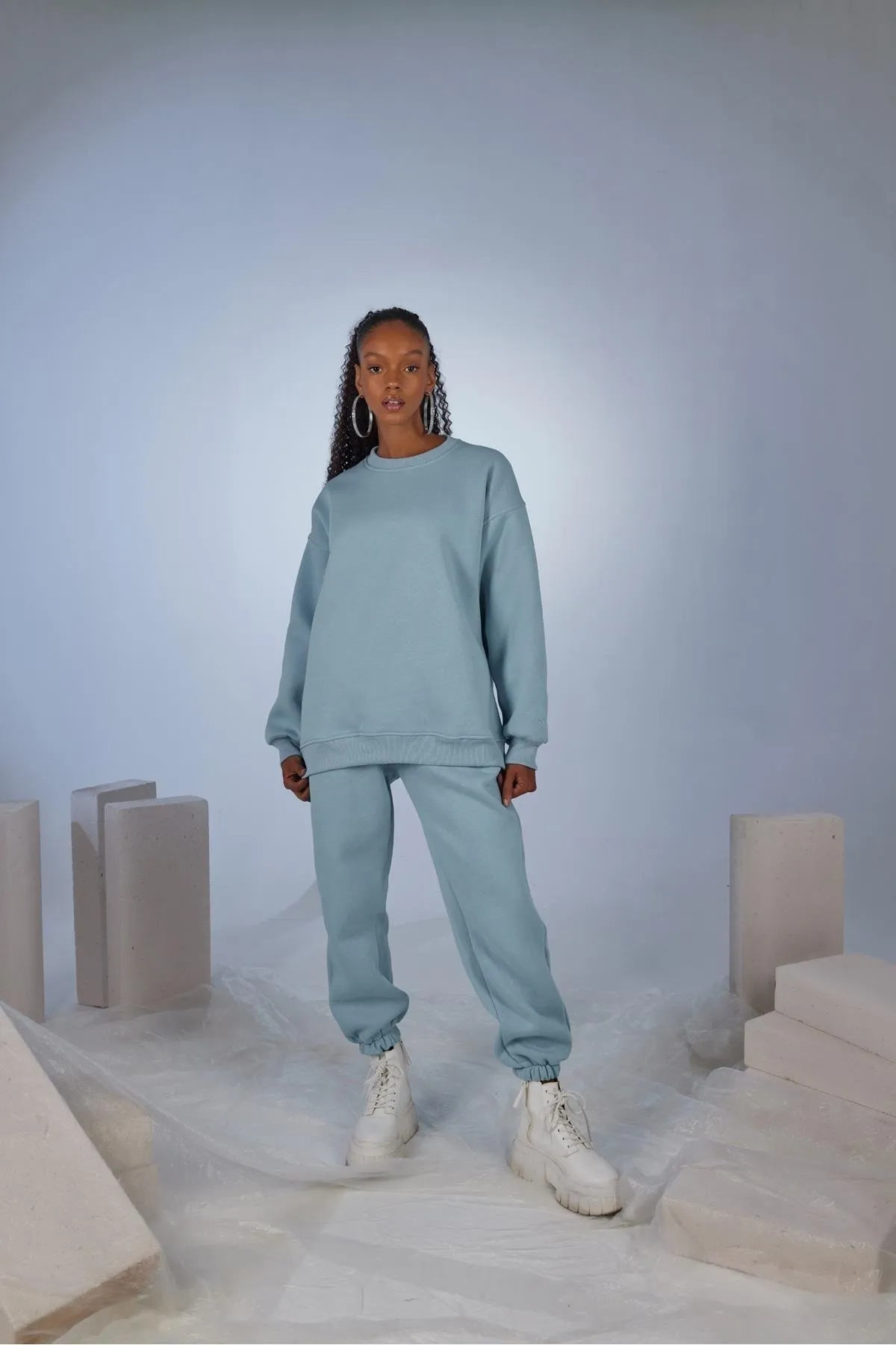 HOLLY LOLLY  Blaue, flauschige Damen-Jogginghose mit elastischem Bund und Bündchen