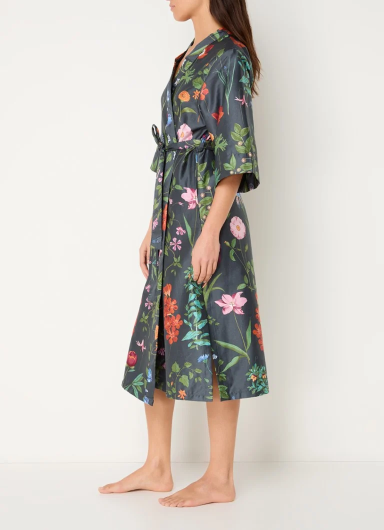 Kimono Essenza Ilona Marigold, confecționat din bumbac organic cu imprimeu floral.