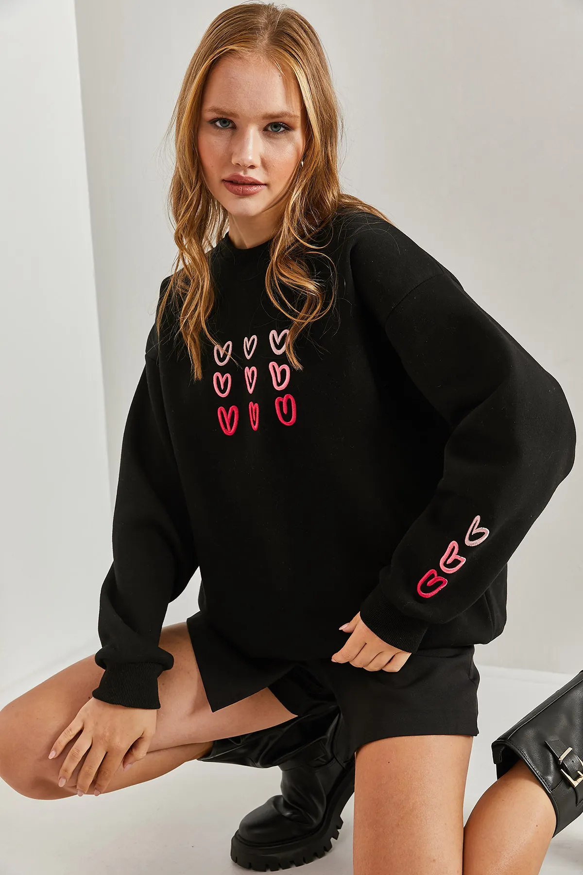 Bianco Lucci  Damen-Sweatshirt mit dreifädigem Raised Heart-Print