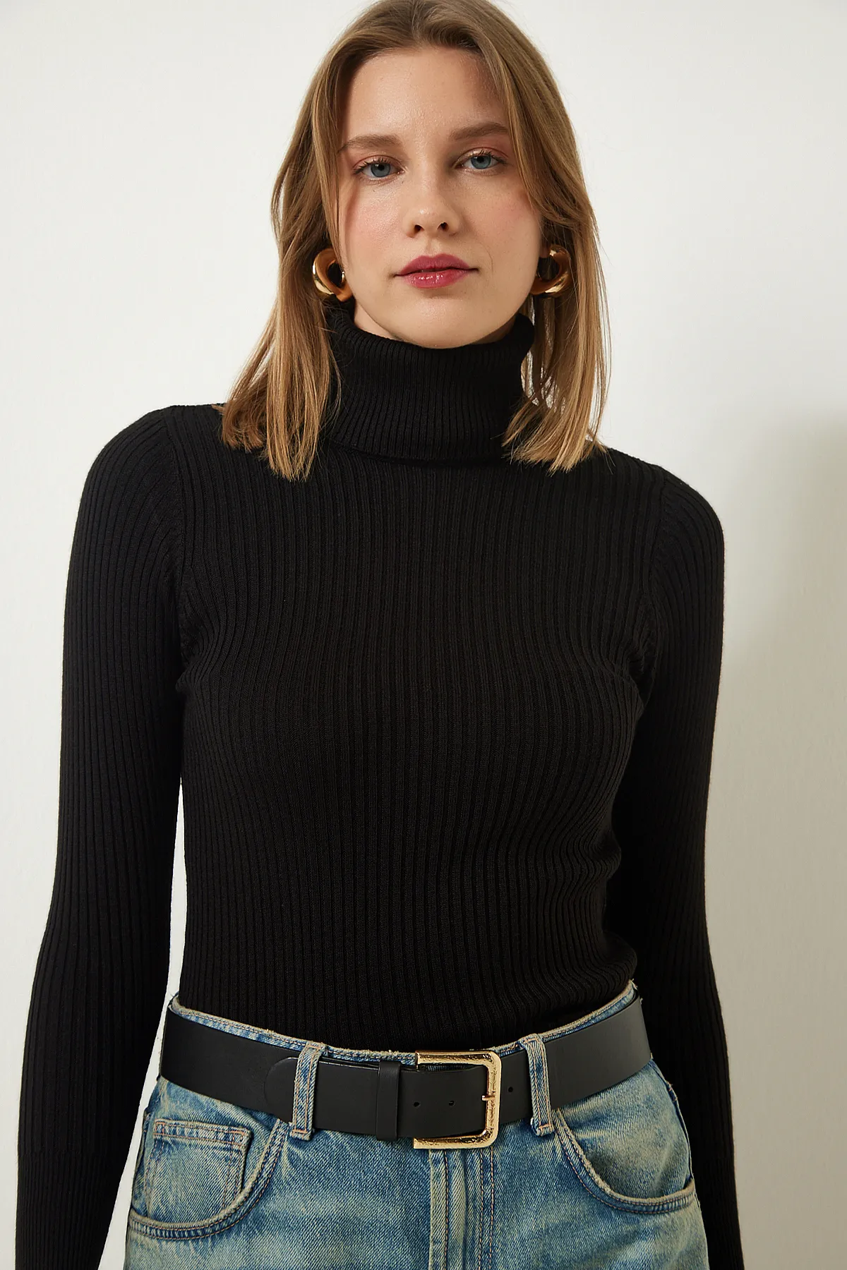 Happiness İstanbul  Schwarzer hochgeschnittener gerippter Lycra-Pullover für Damen DD01007