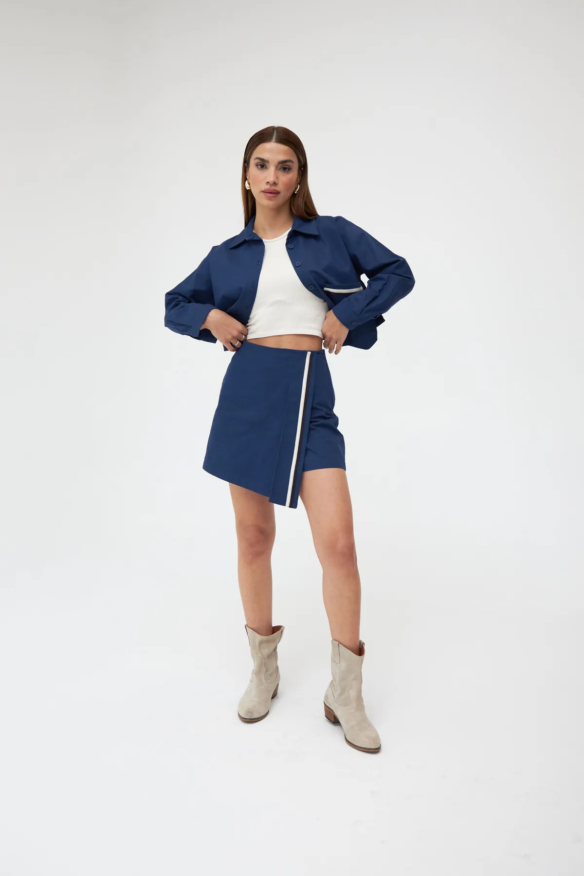 Laluvia  Marineblaues Baumwoll-Hemd-Shorts-Rock-Set mit Streifen vorne und detailliertem Detail