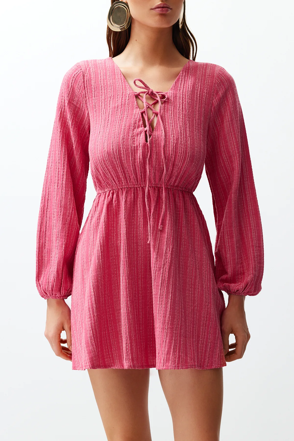 Trendyol Collection  Rosa Mini-Strandkleid aus gewebtem, gebundenem Leinengemisch TBESS23EL00103