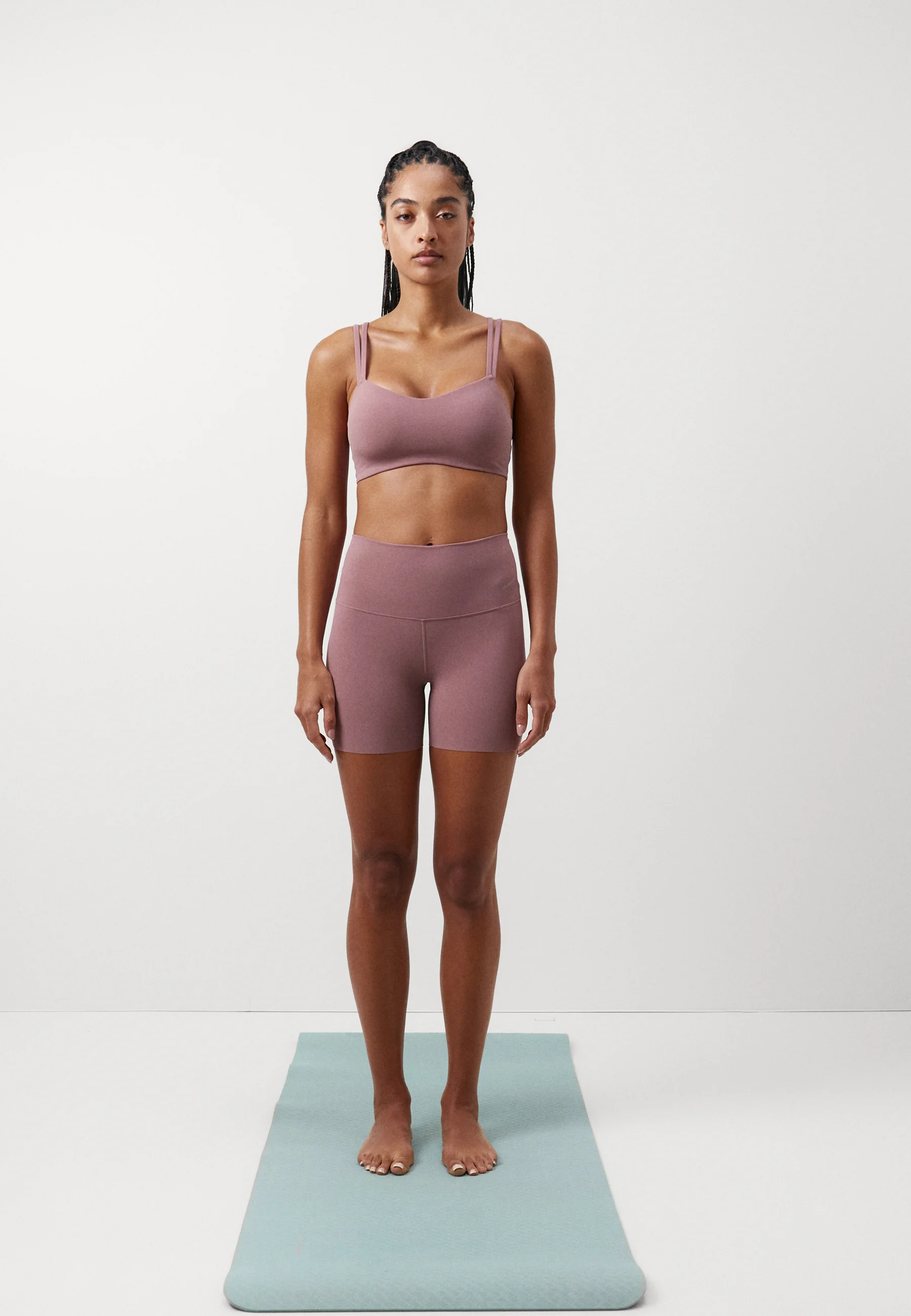 Nike Performance ZENVY STRAPPY WOMENS LIGHT SUPPORT PADDED BRA - Sujetador deportivo con sujeción ligera
