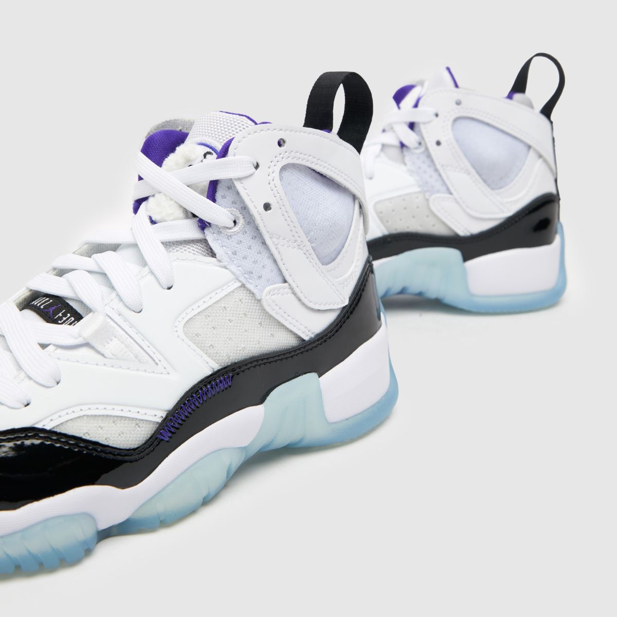 Nike Jordan vita och lila Jumpman Two Trey ungdomsskor