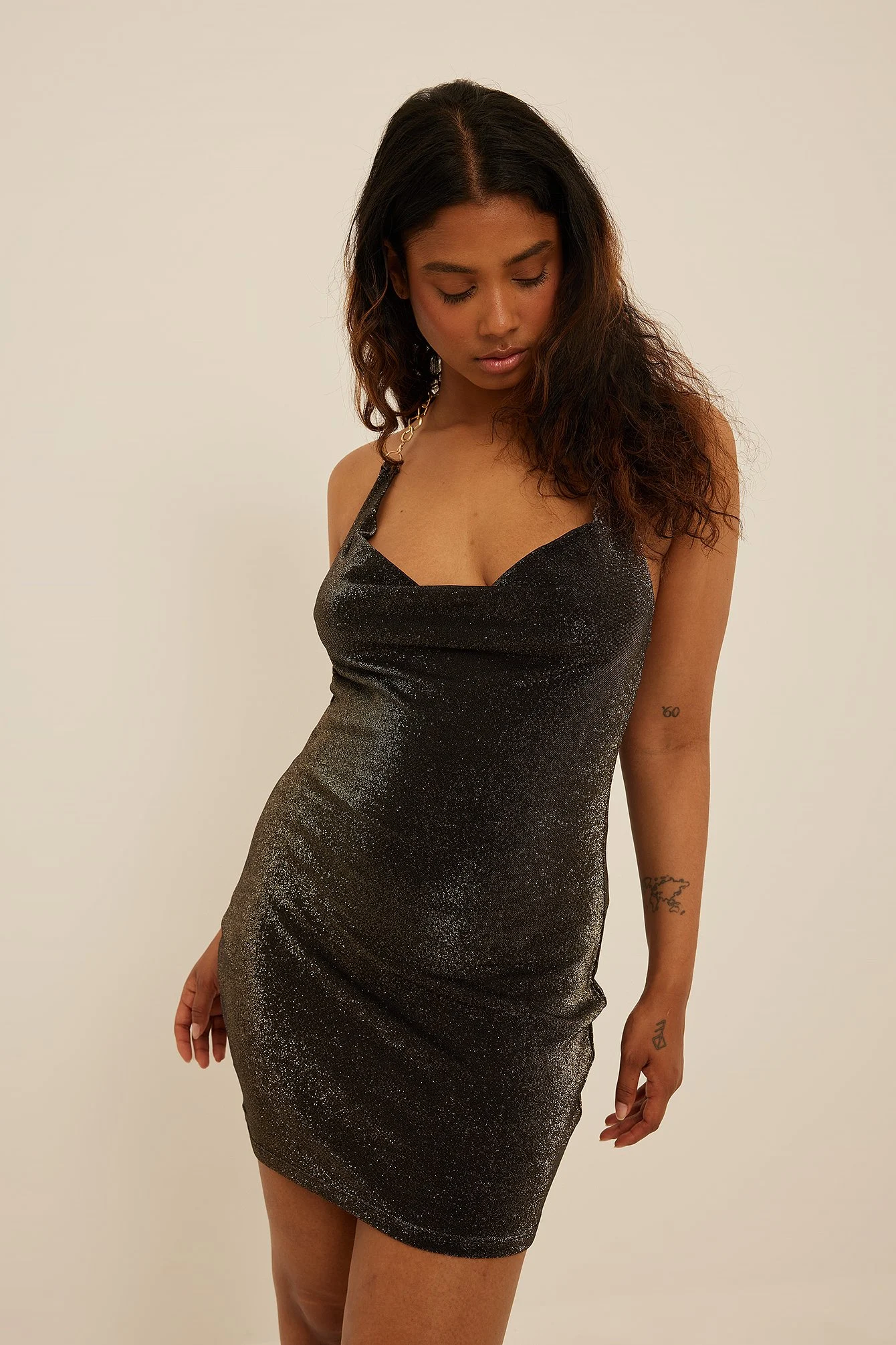Minikleid mit Wasserfalldetail