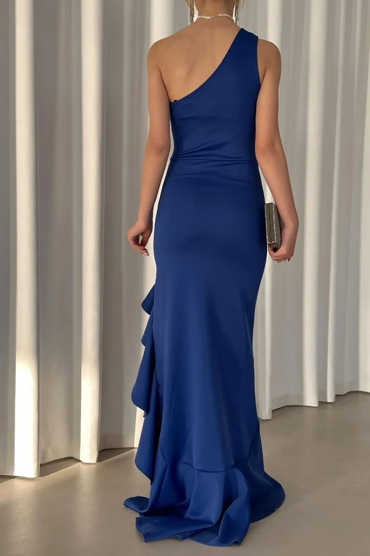 Deafox  Langes Abendkleid aus Scuba-Stoff mit One-Shoulder-Träger und Knotendetail von Saks