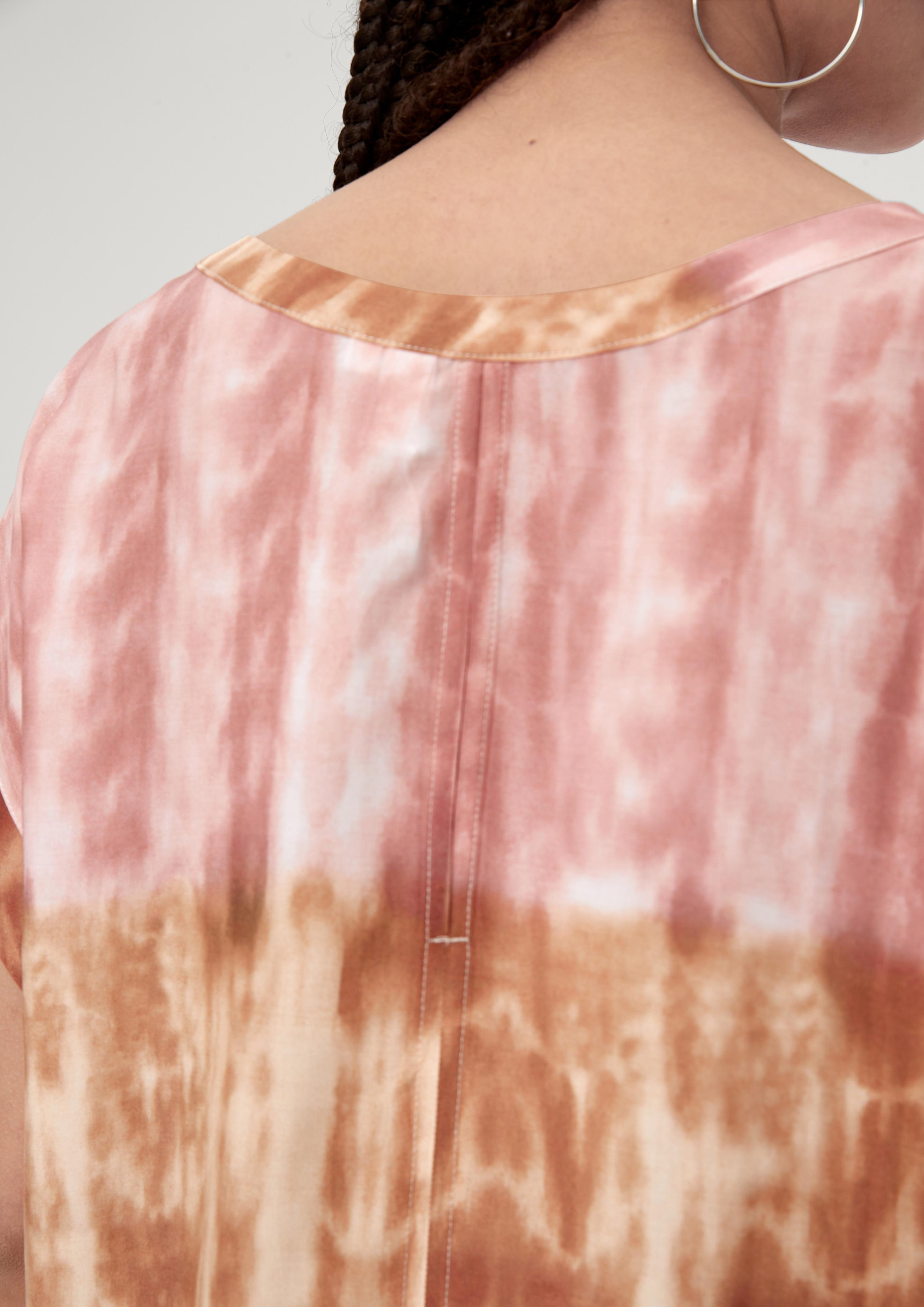 Viskosebluse mit Allover-Print  2130208-20A2
